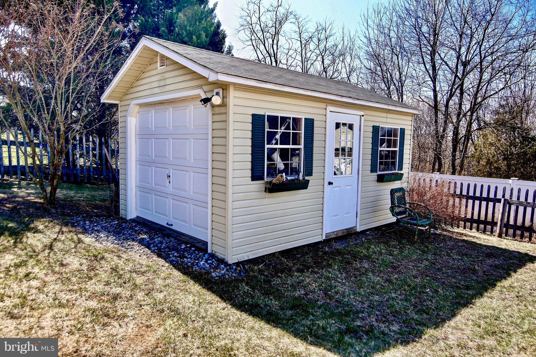 AMBER KNOLLS - Residential