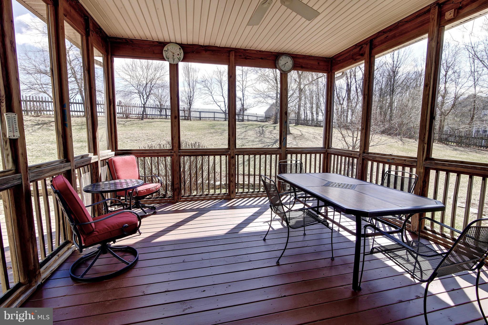 AMBER KNOLLS - Residential