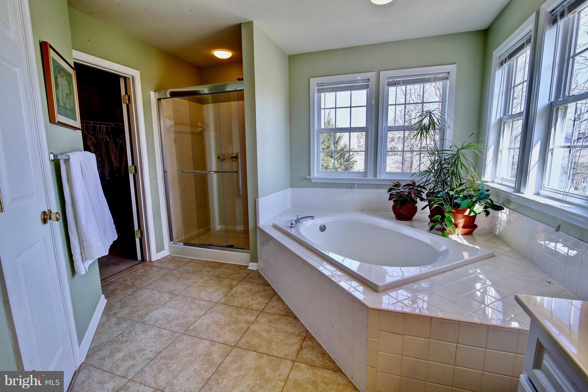 AMBER KNOLLS - Residential