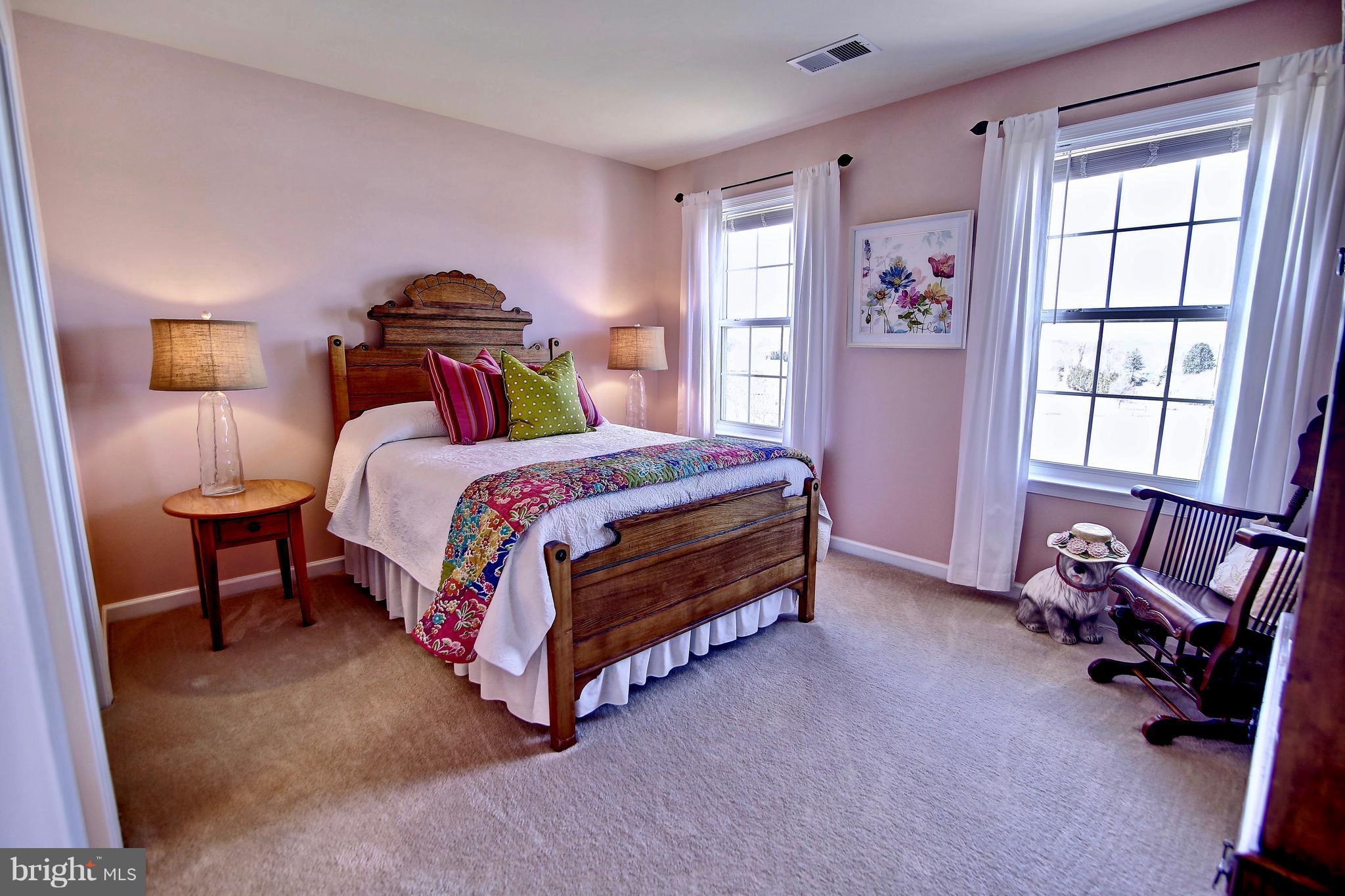 AMBER KNOLLS - Residential