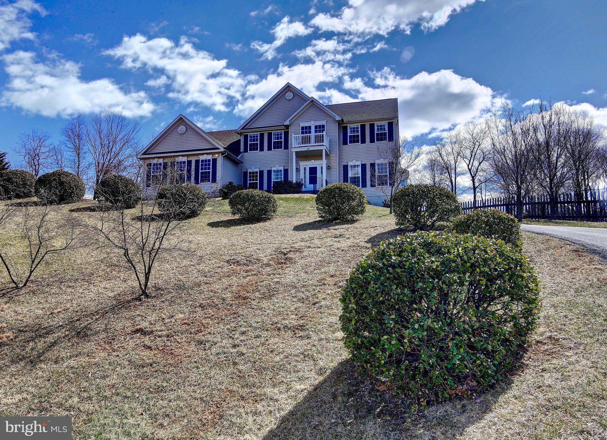 AMBER KNOLLS - Residential