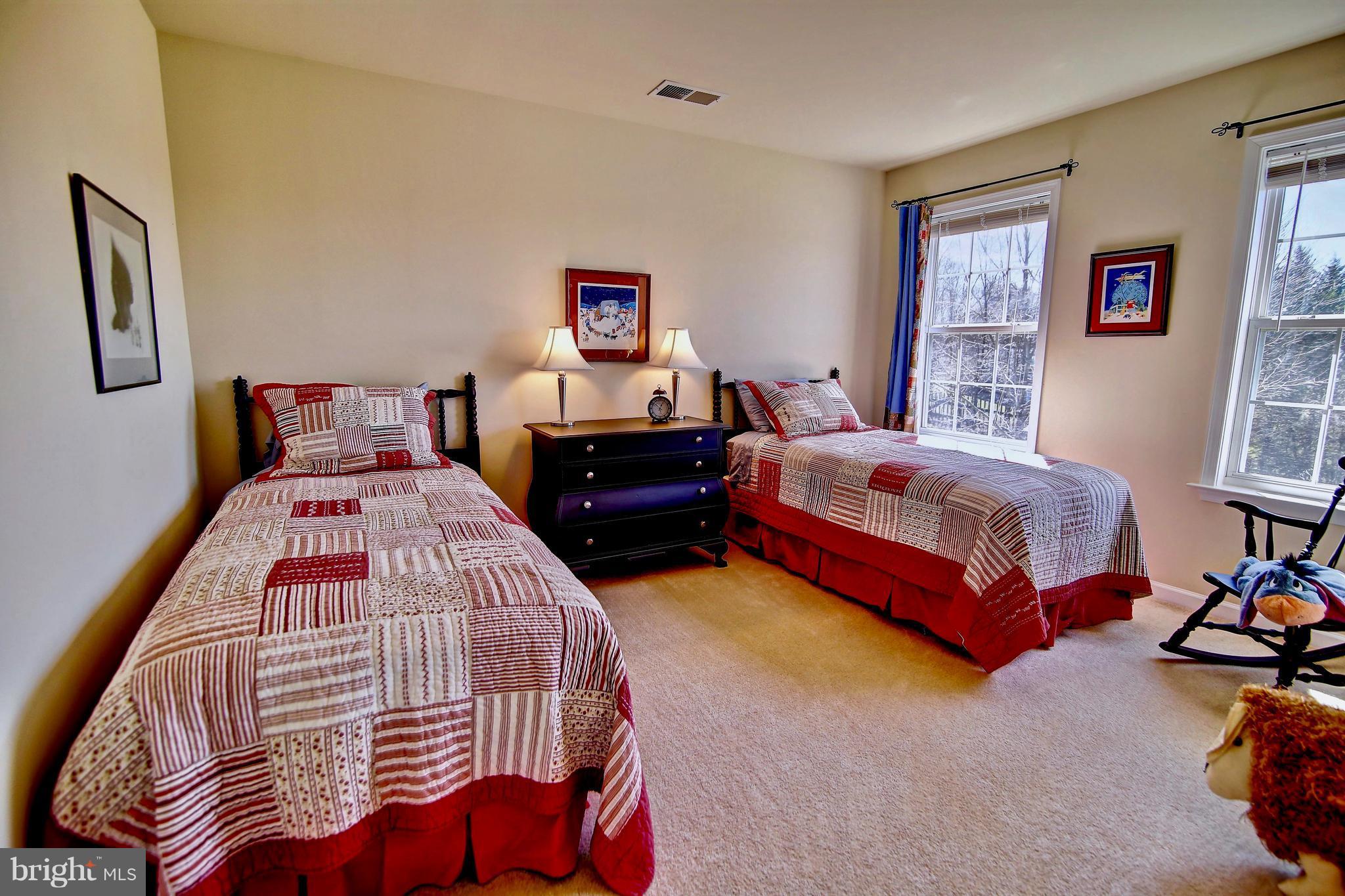 AMBER KNOLLS - Residential