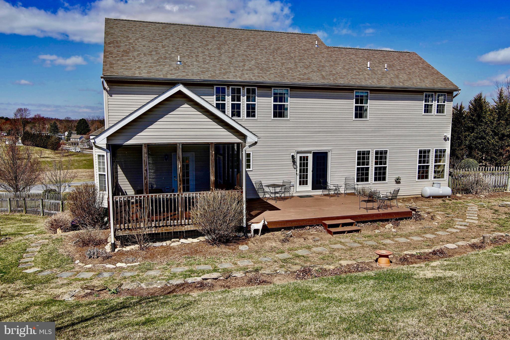 AMBER KNOLLS - Residential