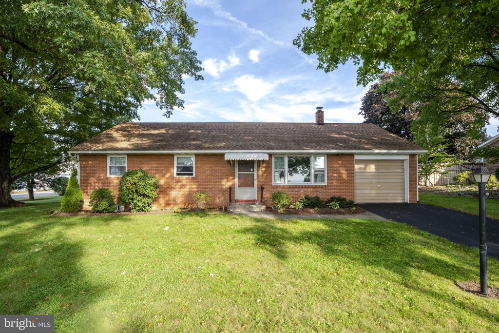 Photo of 389 W Lexington Road, LITITZ, PA 17543 (MLS # PALA2097666)