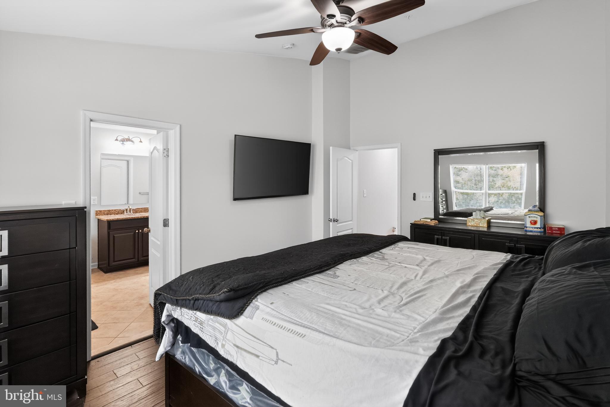 CHELSEA MANOR - Residential