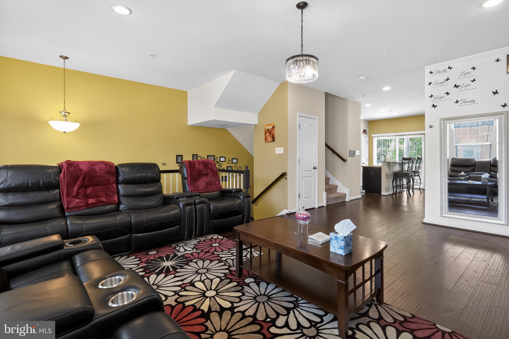 CHELSEA MANOR - Residential