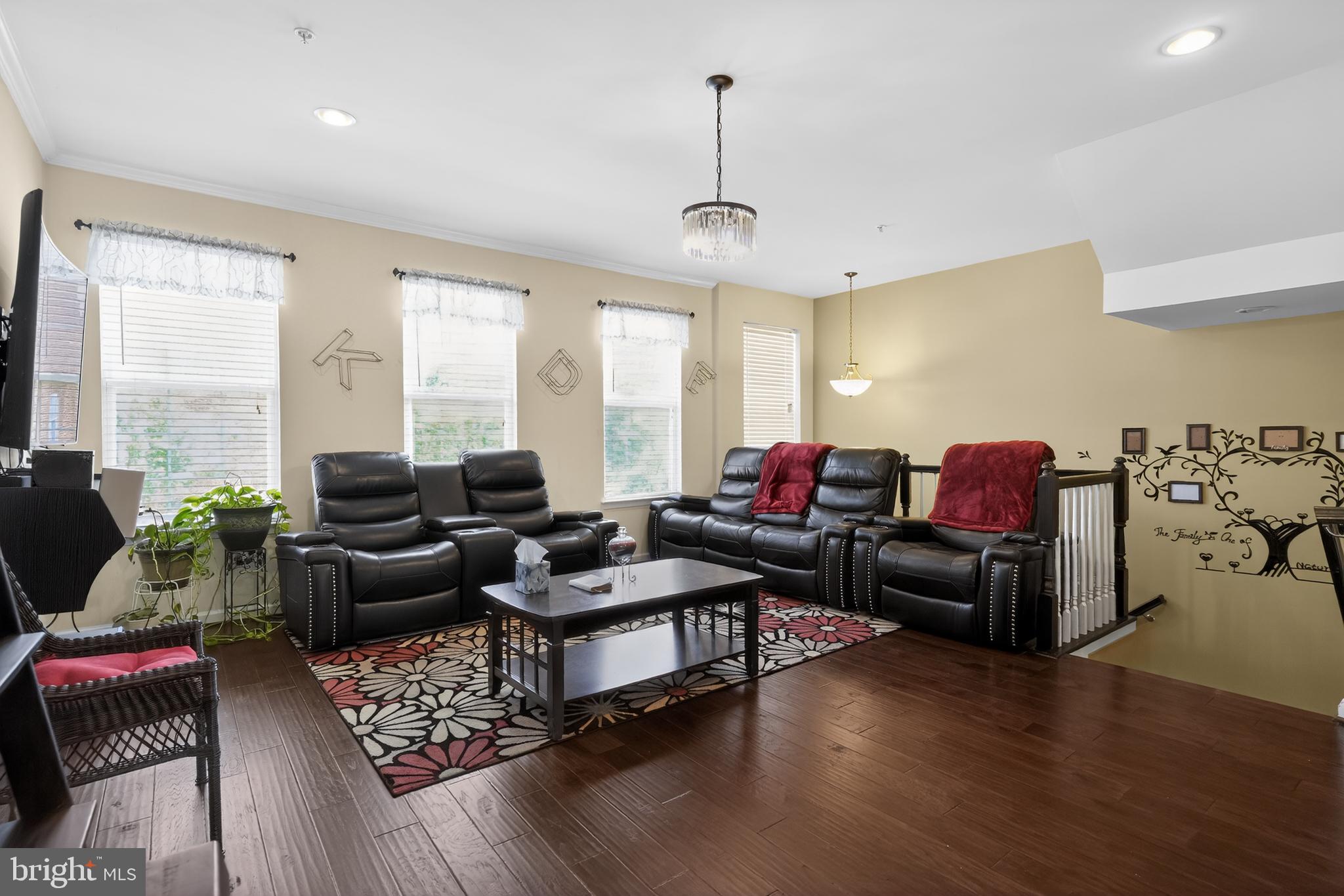 CHELSEA MANOR - Residential
