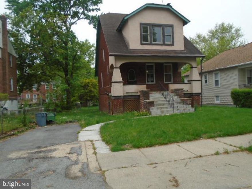 Spacious Cape Cod features Olde world charm, high ceilings , hardwood floors on upper and main level. Screened in porch off kitchen. Upper level has 3 bedrooms and full bath. Lower level has family room, bath, bonus room. Nice size rear yard is fenced. Attached garage in rear. Close to schools and shopping. Easy access to down town , tunnels and 685. Agents view docs . OPENS TO INVESTORS 6.1