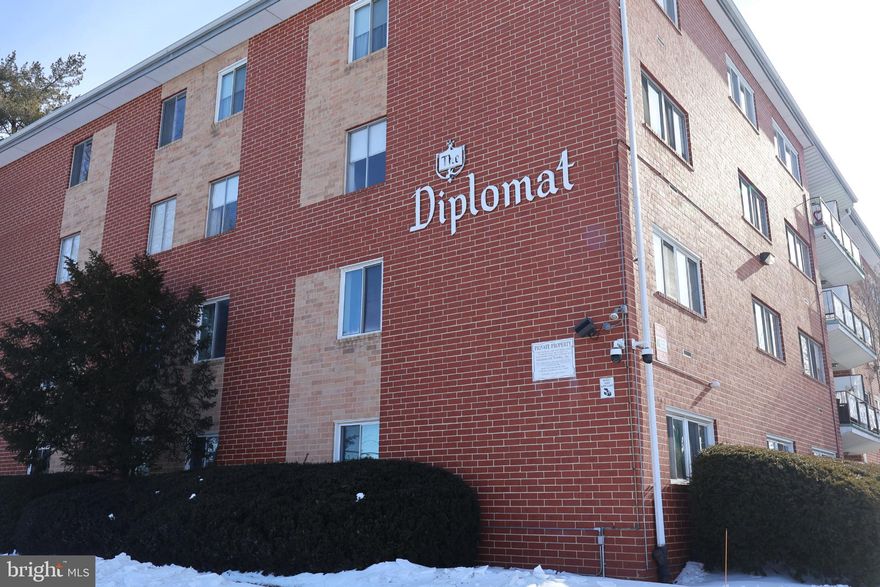 One-bedroom, one-bath condo with a private balcony in a secured building with a locked main entry and 24-hour front desk. Convenient location close to shopping, dining, and public transportation. Features include in-unit washer and dryer, onsite paved parking, and basement storage. Condo fee includes heat, AC, and water.