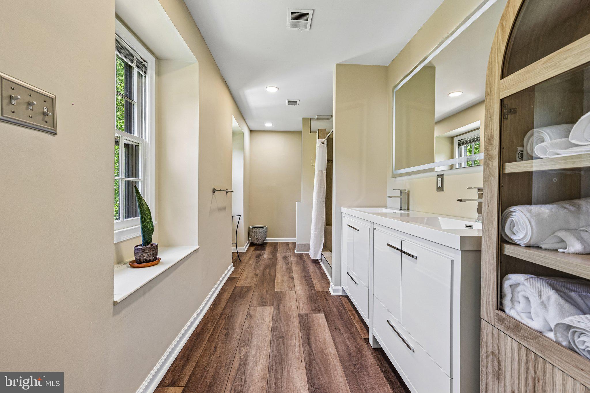 RESTON - Residential