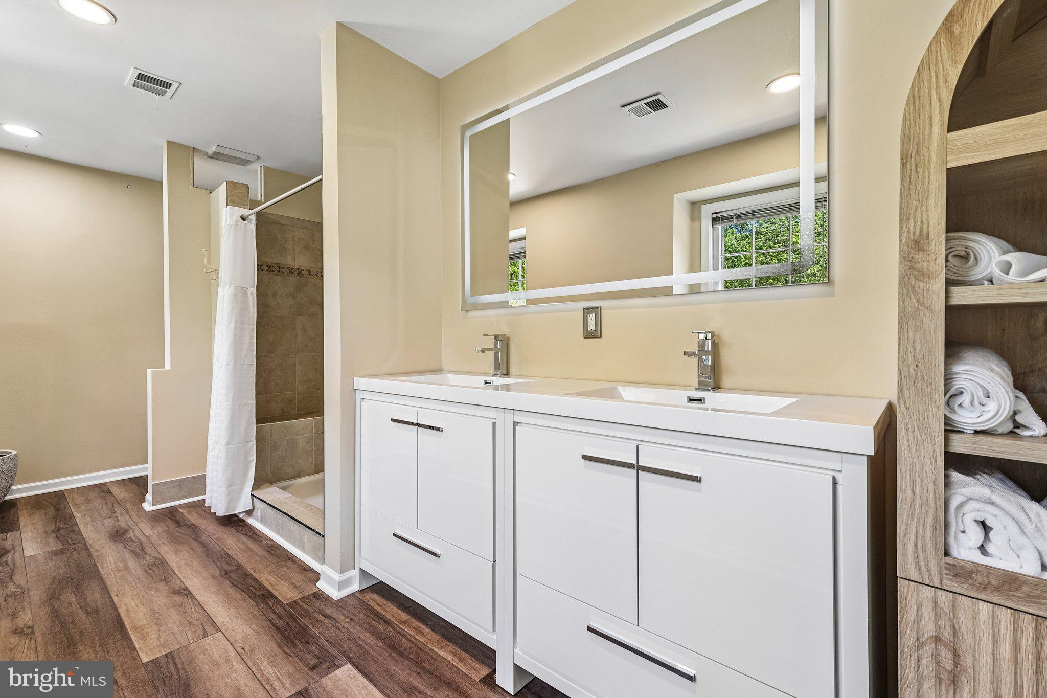 RESTON - Residential