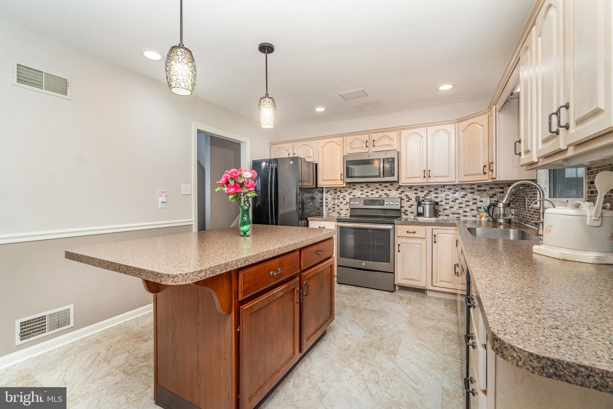 2512 MAGNOLIA TERRACE