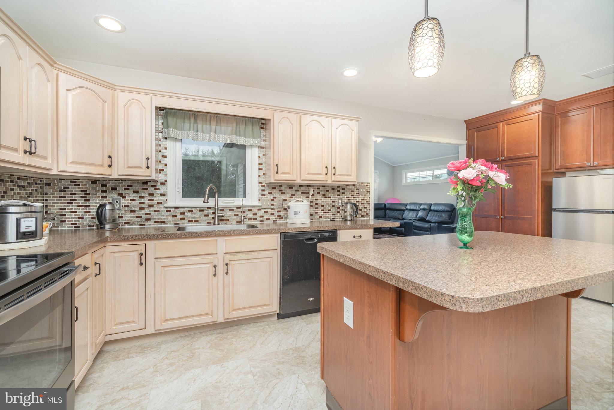 2512 MAGNOLIA TERRACE