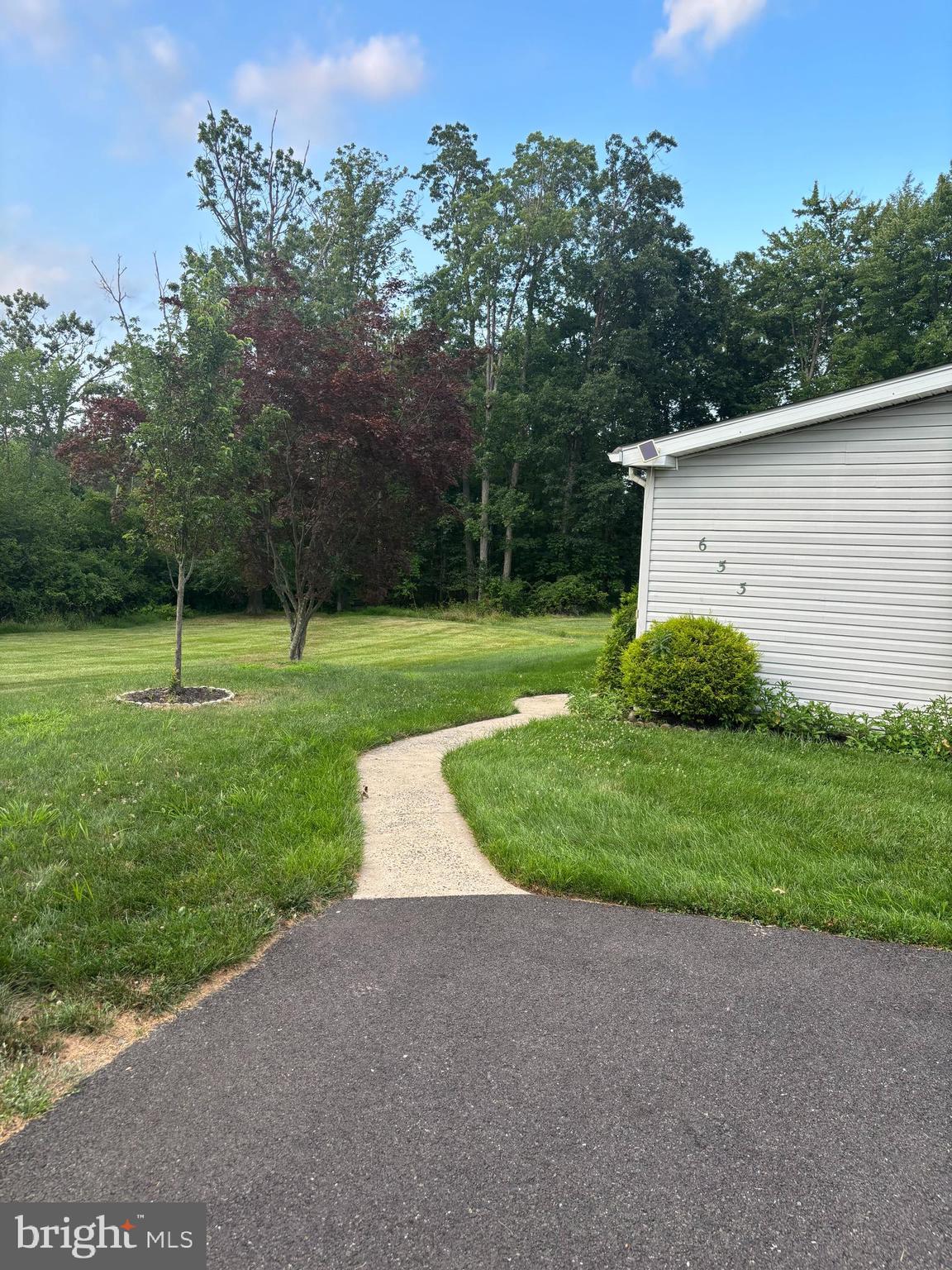 653 REDWOOD COURT