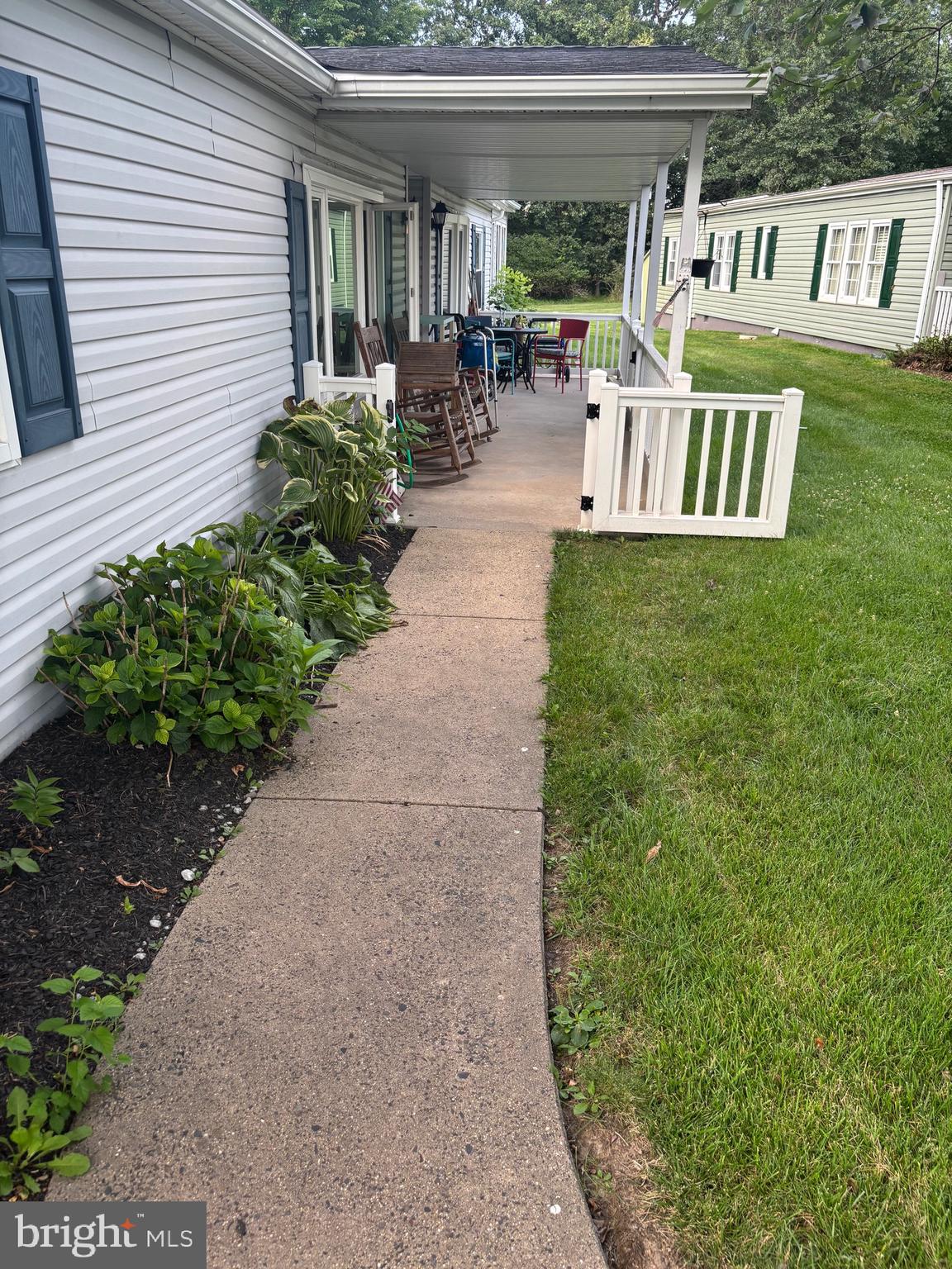 653 REDWOOD COURT