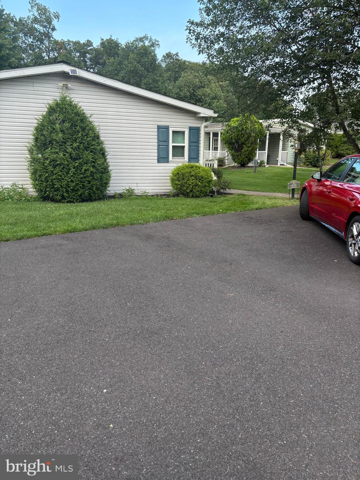 653 REDWOOD COURT