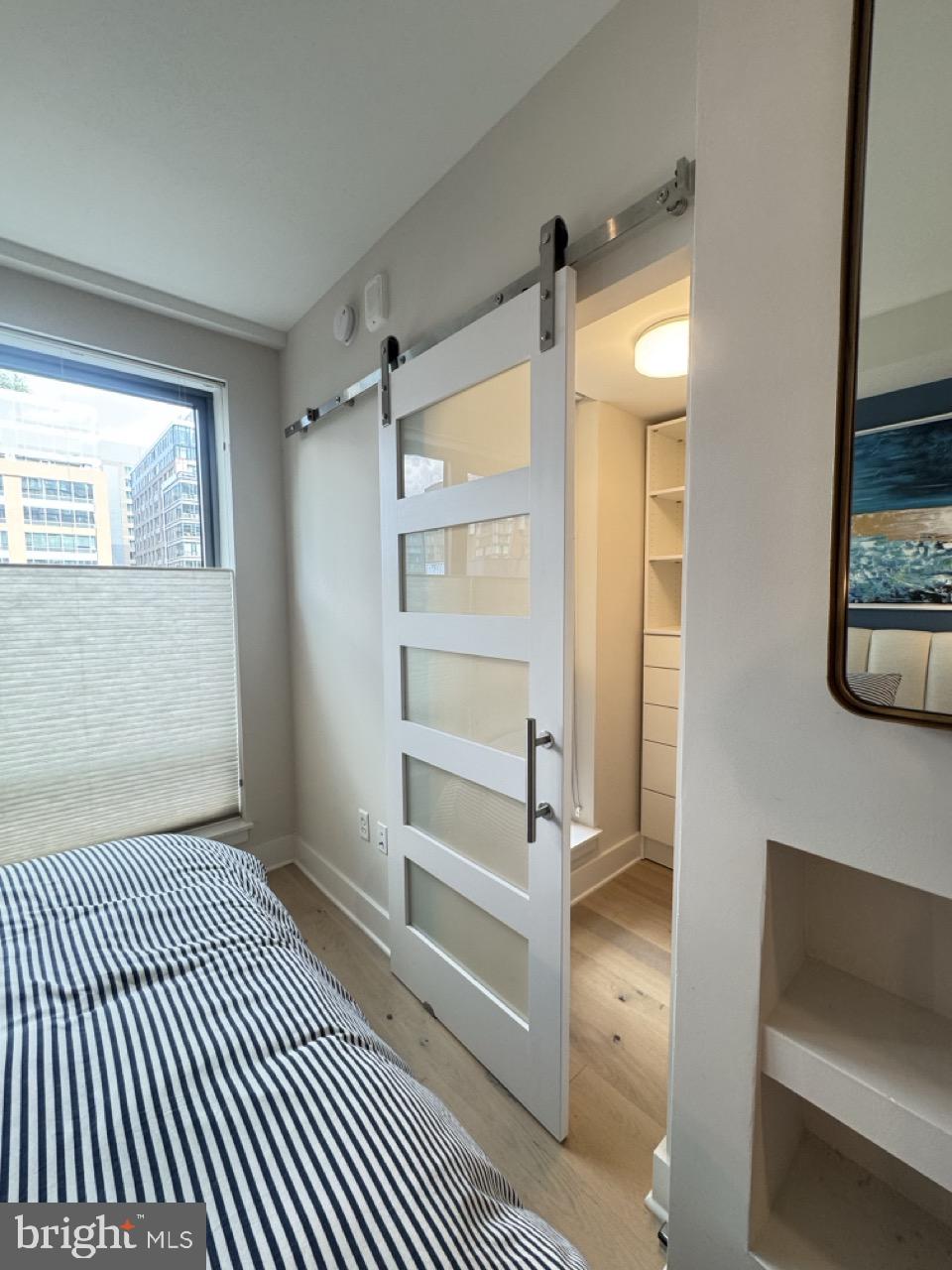 1211 VAN STREET SE TH-1H