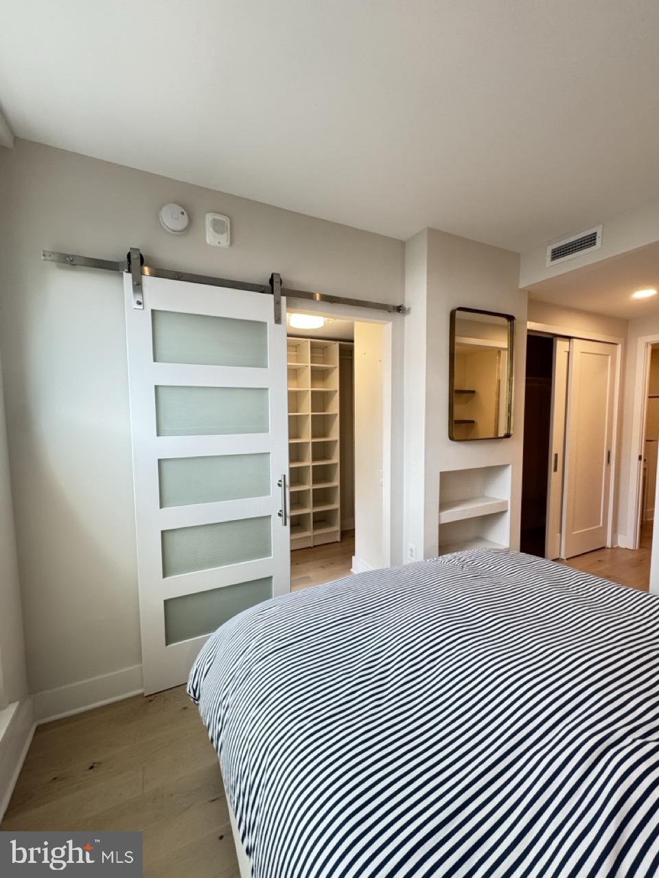 1211 VAN STREET SE TH-1H