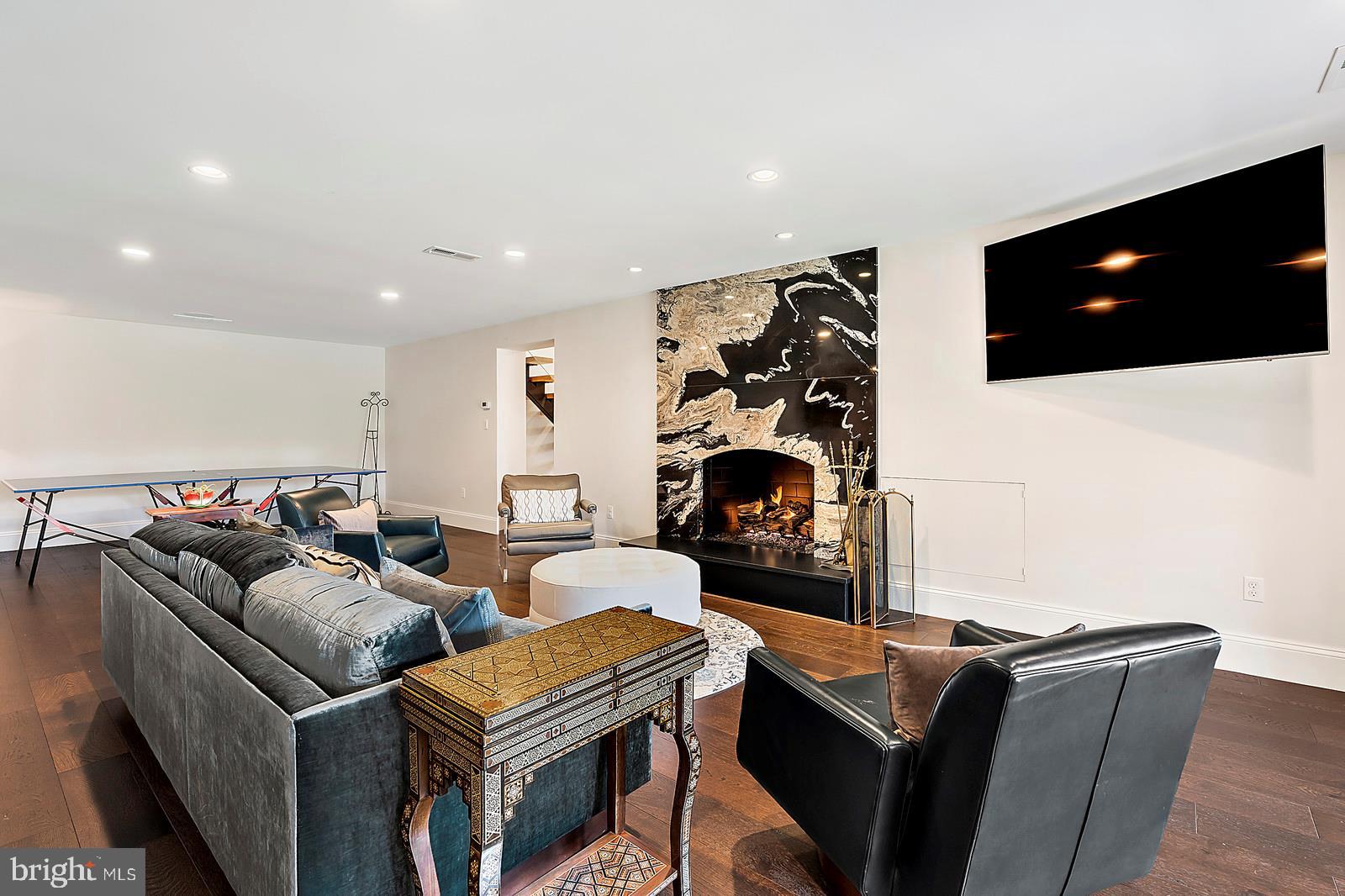 YORKTOWN - Residential