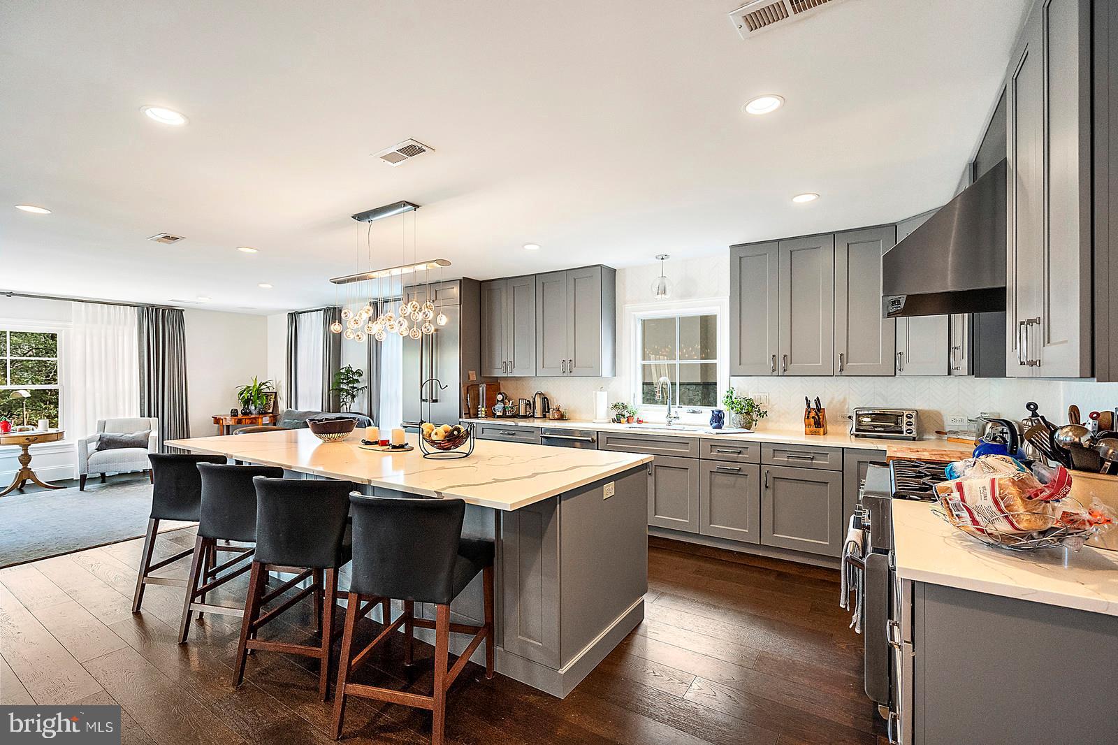 YORKTOWN - Residential