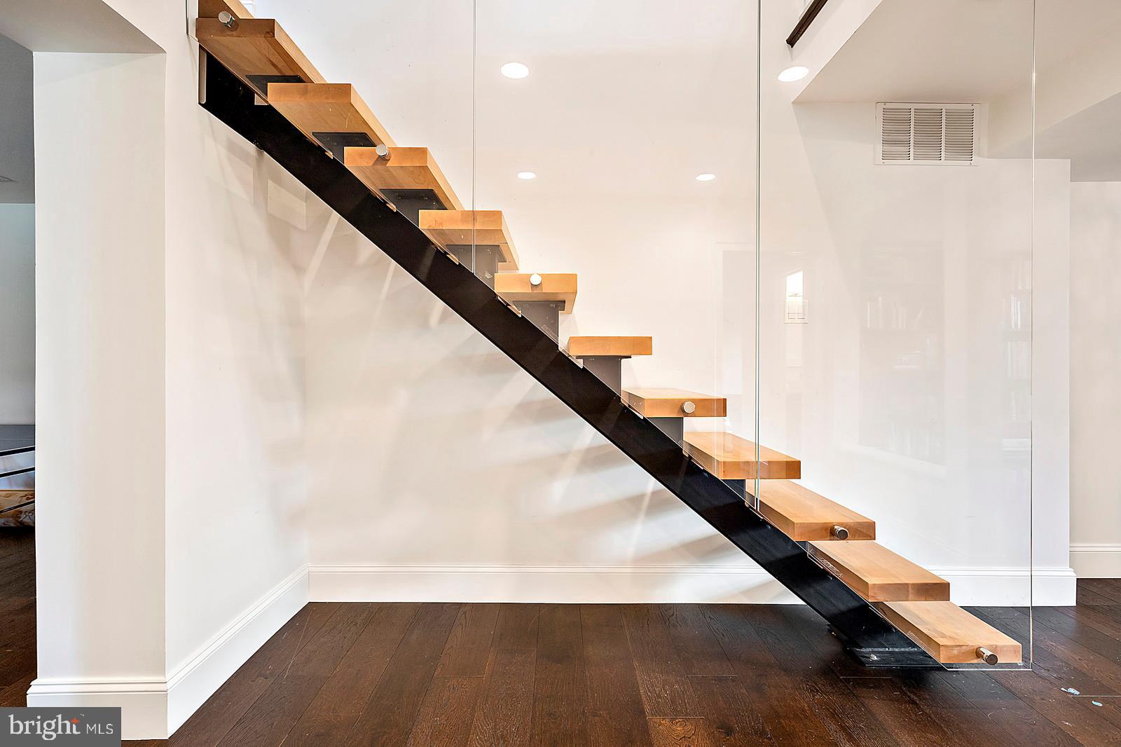 YORKTOWN - Residential