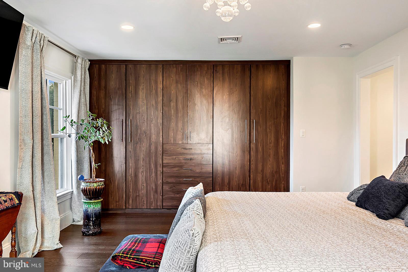 YORKTOWN - Residential