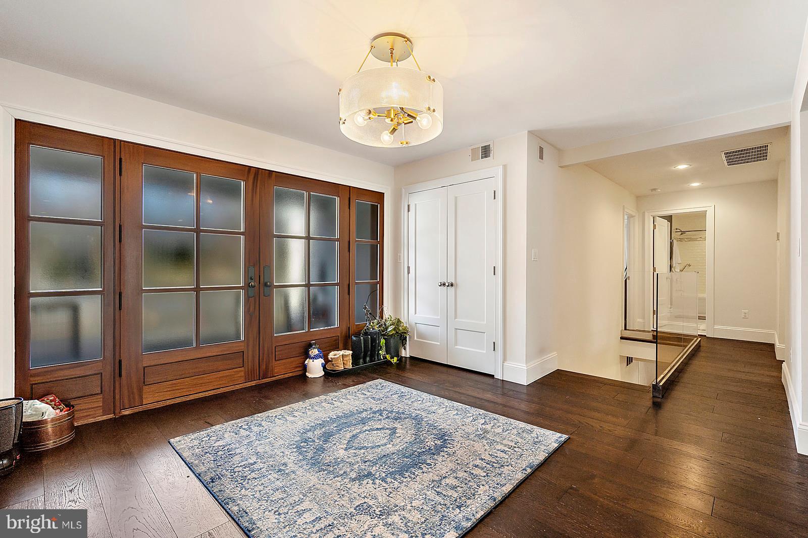 YORKTOWN - Residential