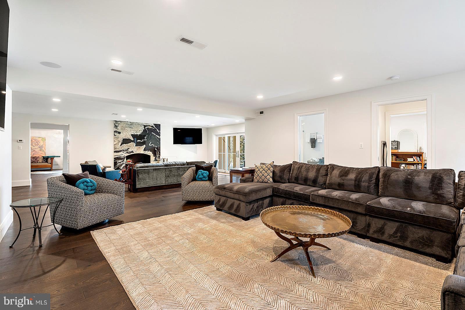 YORKTOWN - Residential