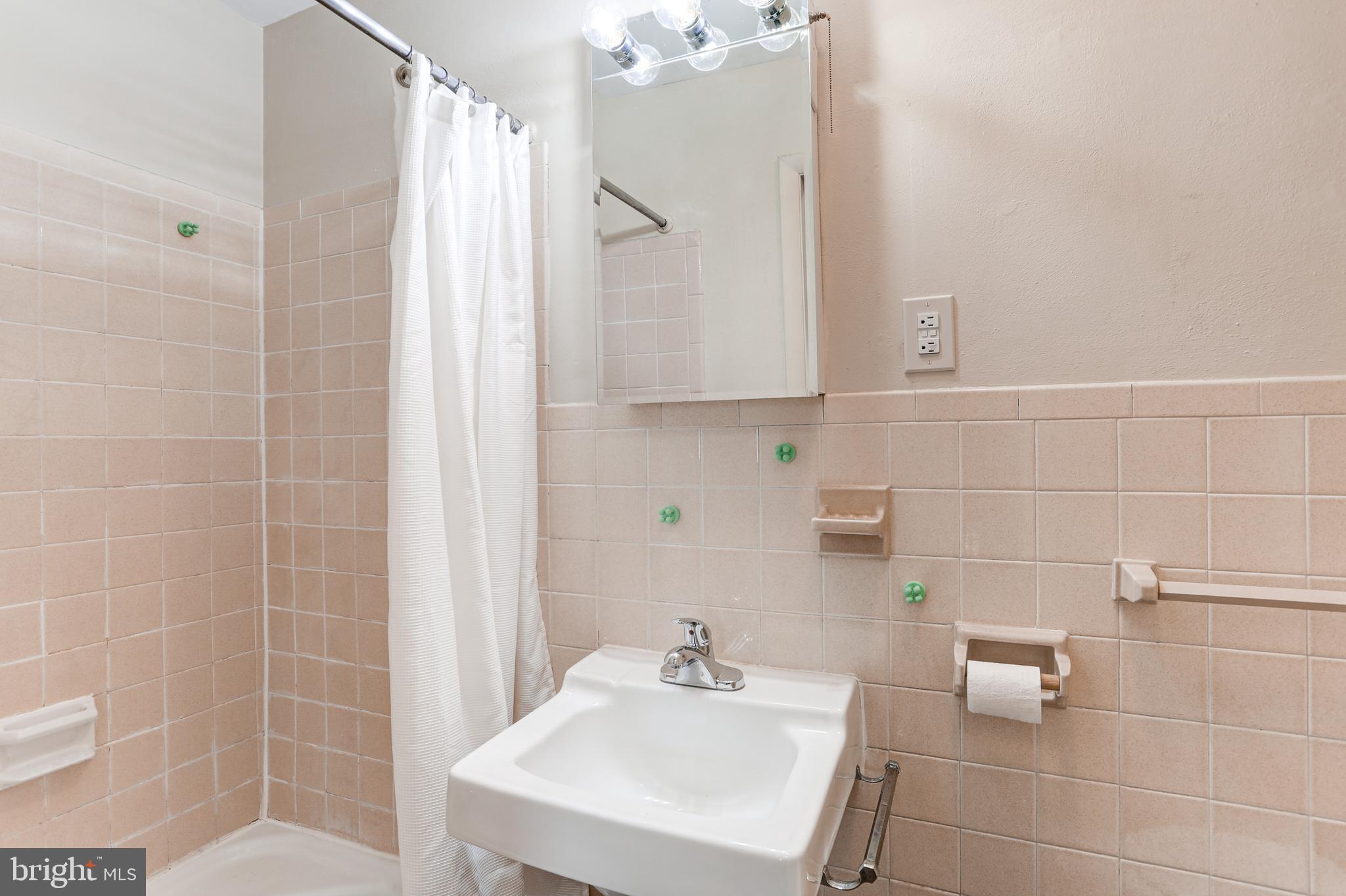 CAMP HILL ESTATES - Residential Lease