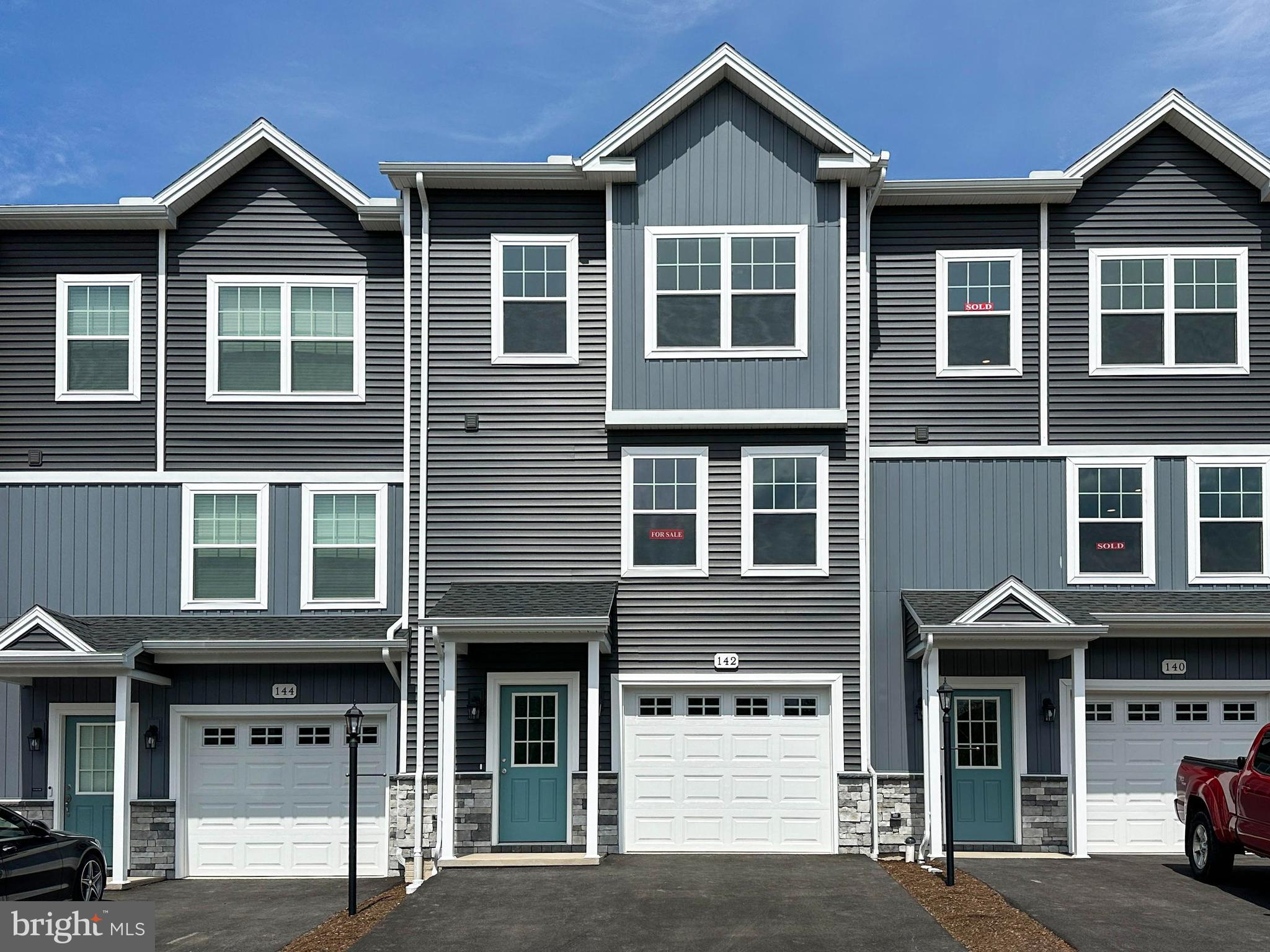 NEW CONSTRUCTION in Steeplechase. Move-in Ready!