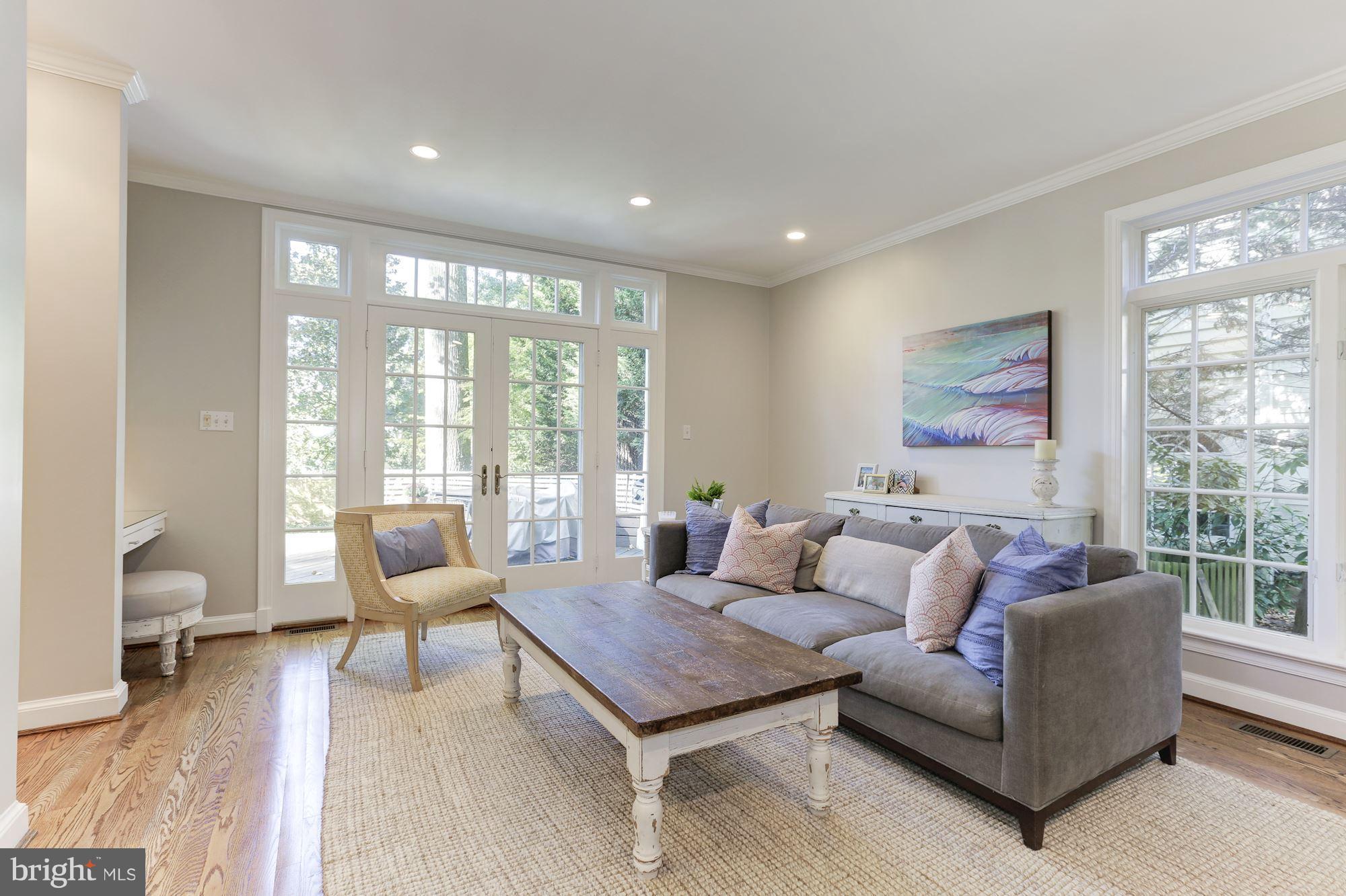 GREENWICH FOREST - Residential