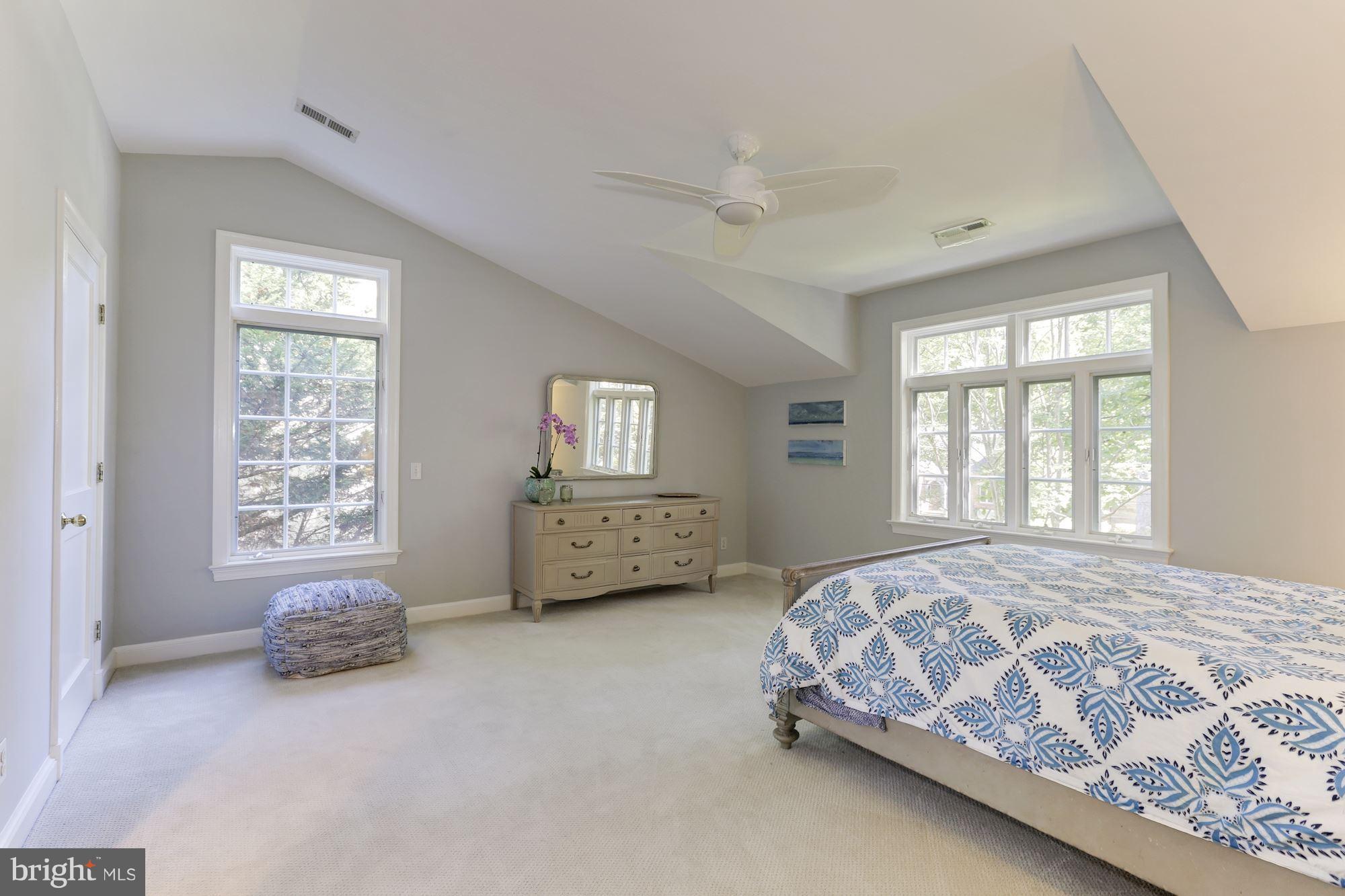 GREENWICH FOREST - Residential