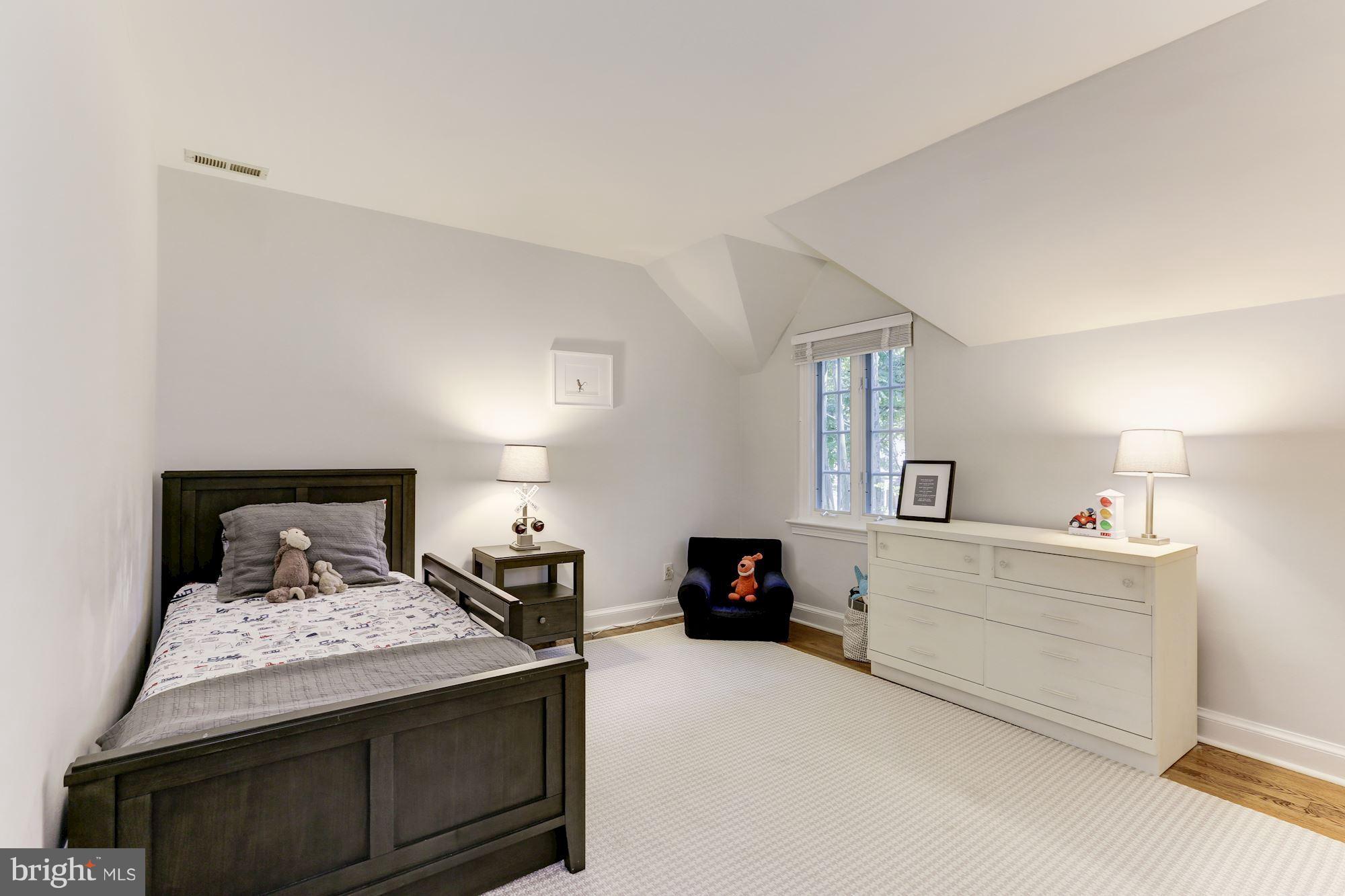 GREENWICH FOREST - Residential