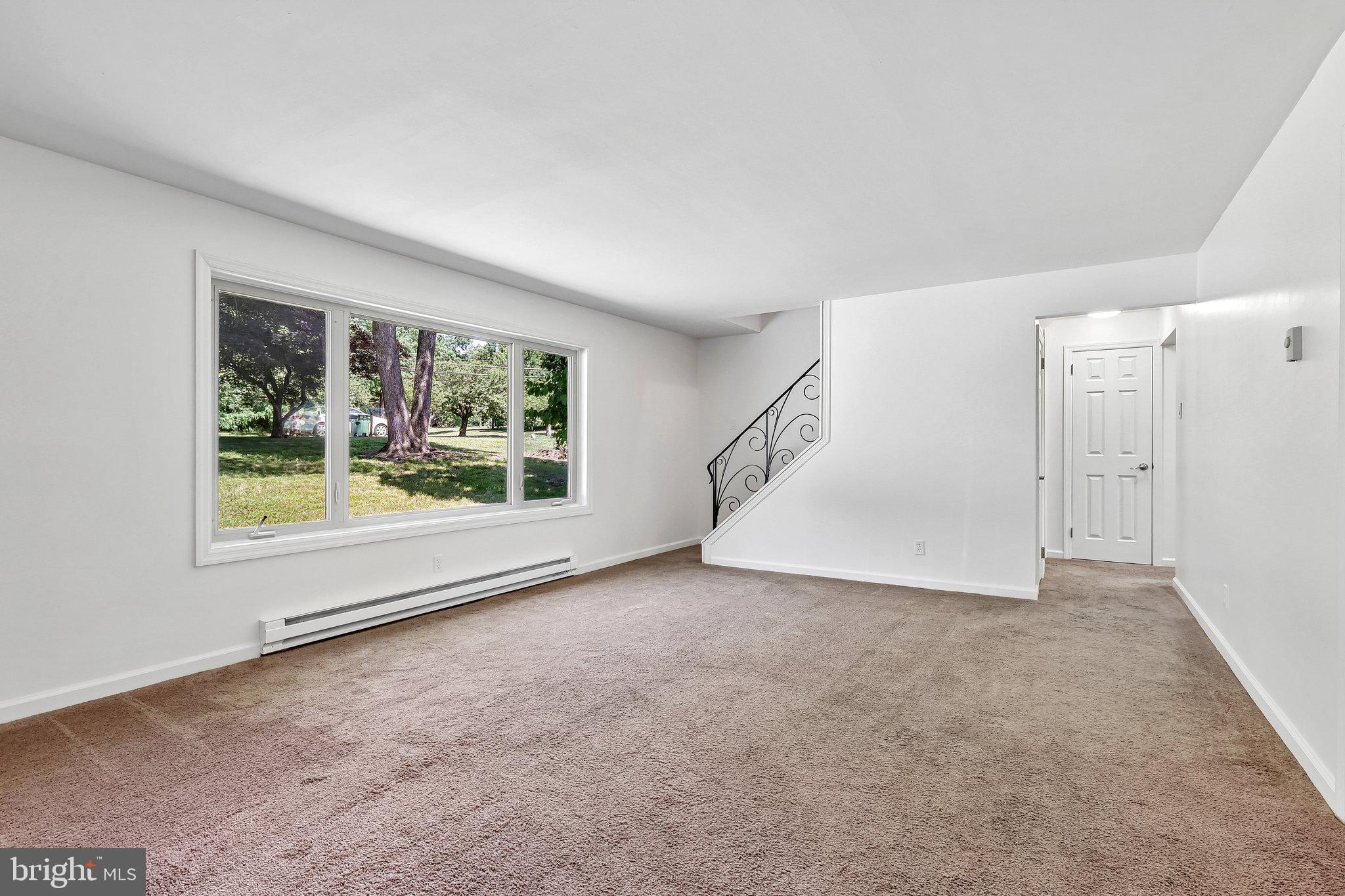 1927 CHAPEL AVENUE W