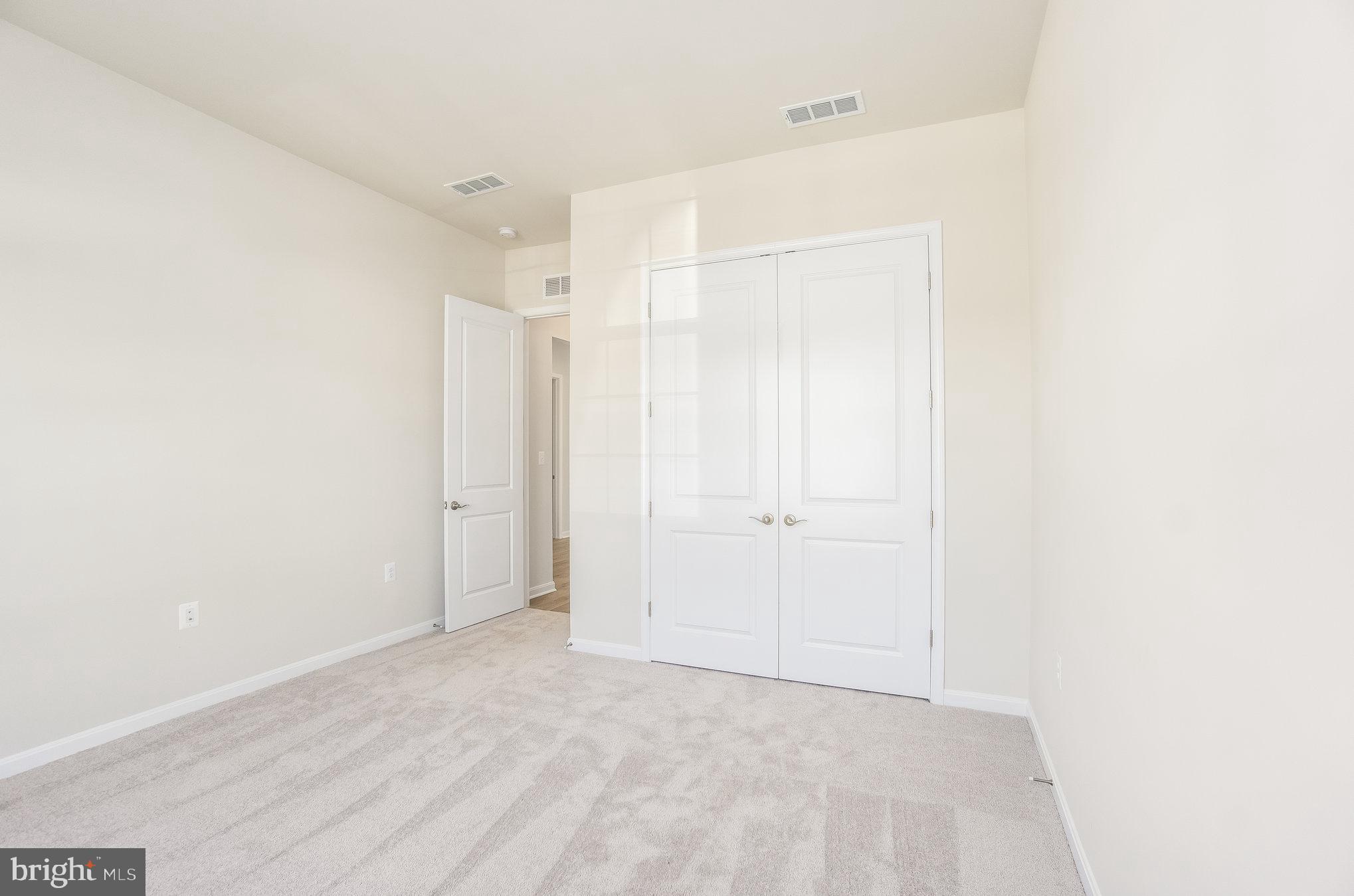 FOUR SEASONS - Residential