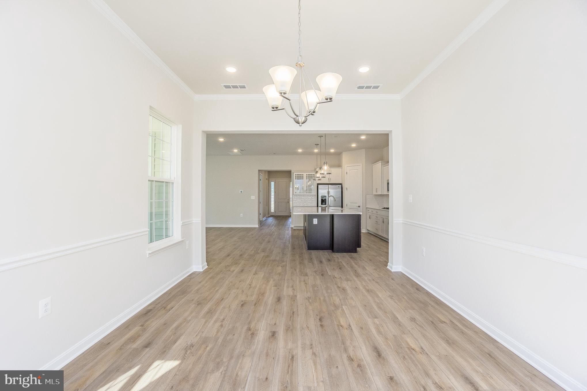 FOUR SEASONS - Residential