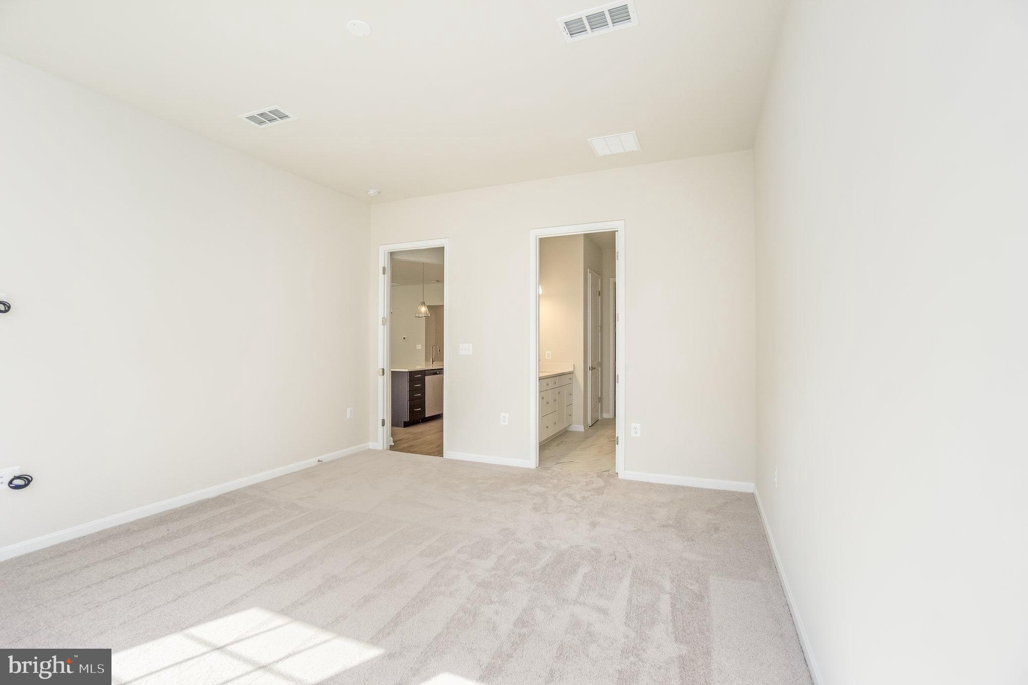 FOUR SEASONS - Residential