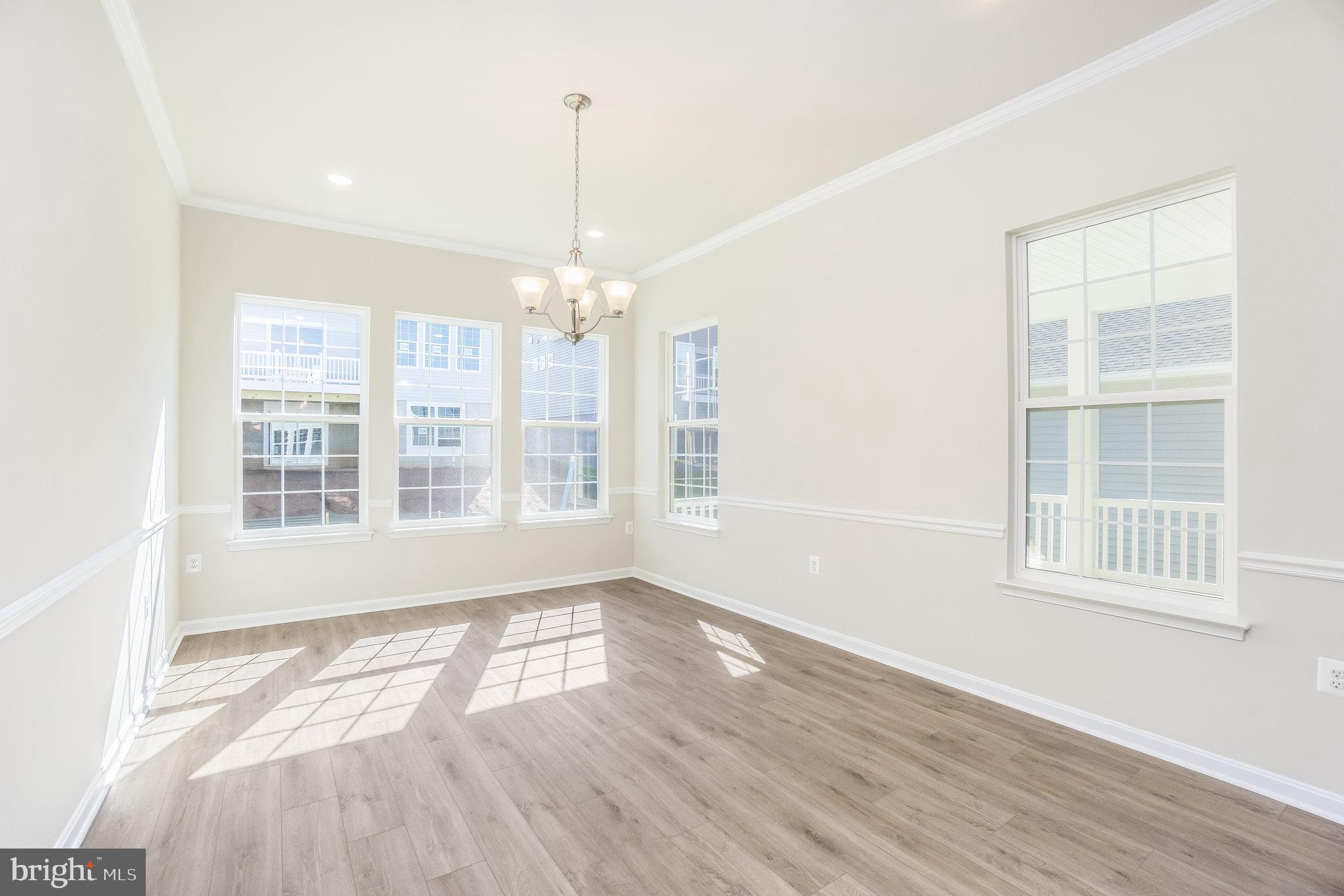 FOUR SEASONS - Residential