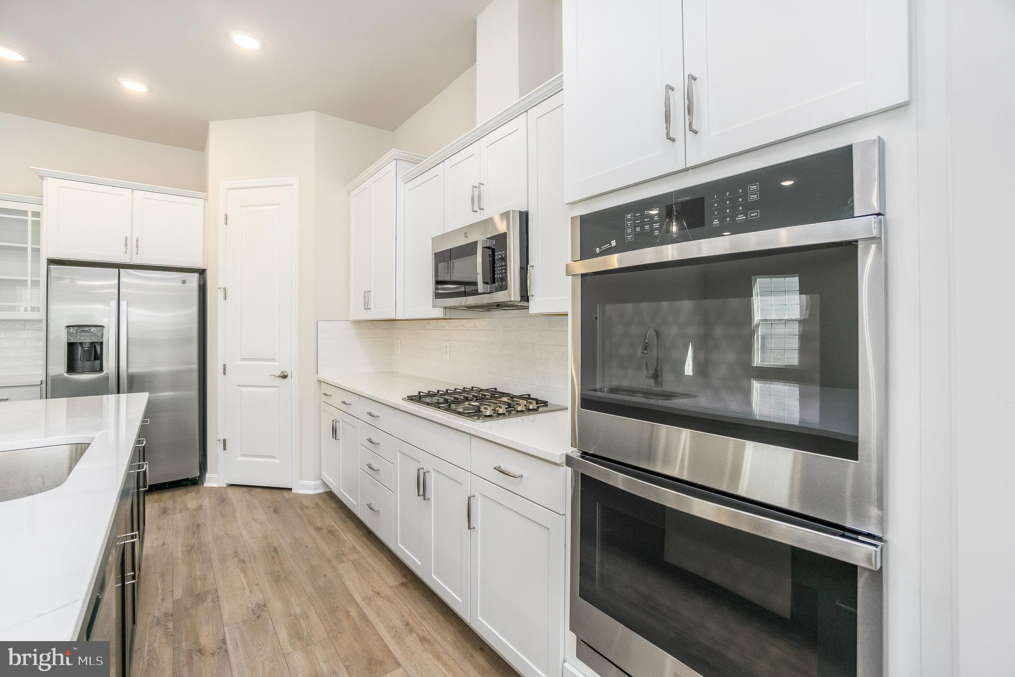 FOUR SEASONS - Residential