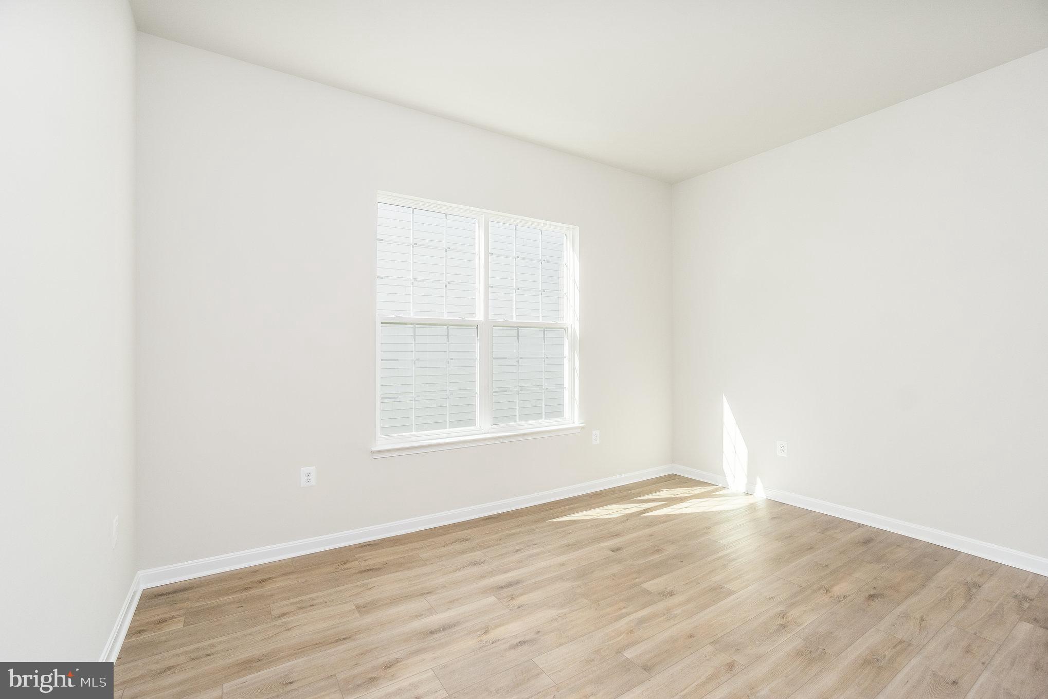 FOUR SEASONS - Residential