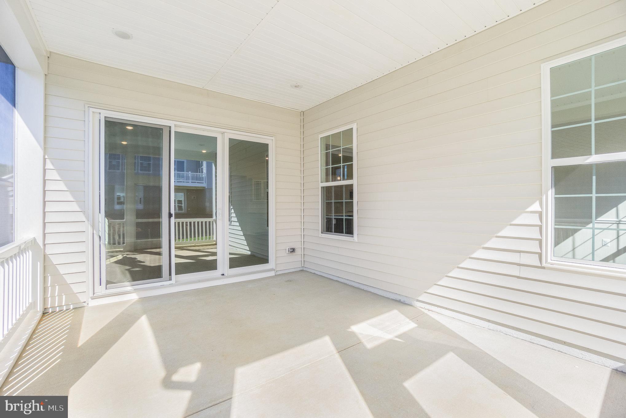 FOUR SEASONS - Residential