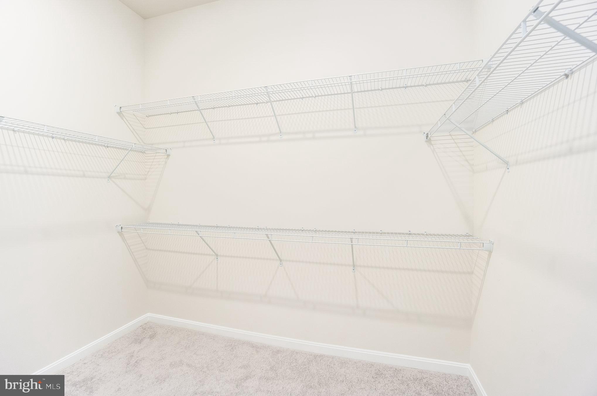 FOUR SEASONS - Residential