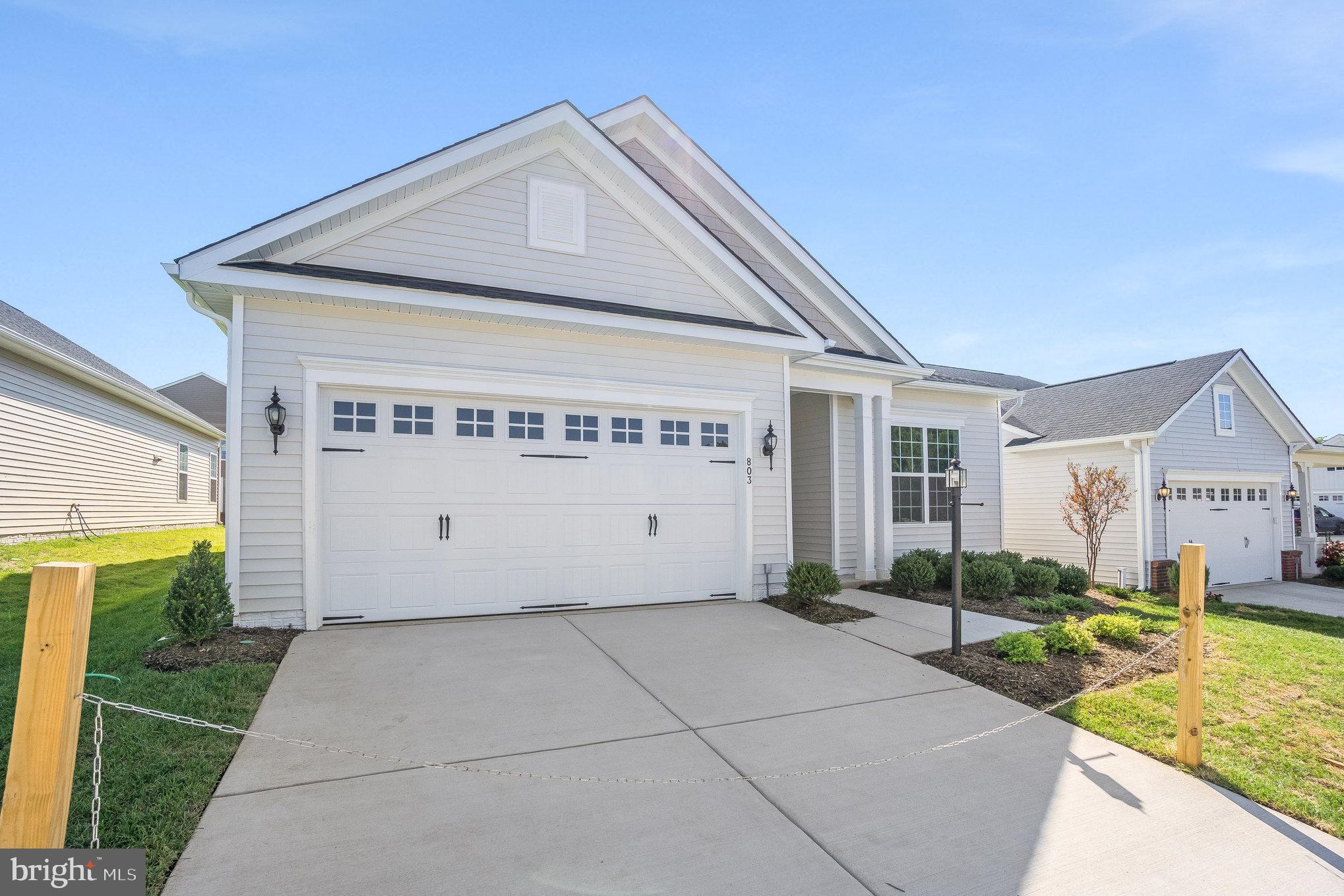 FOUR SEASONS - Residential