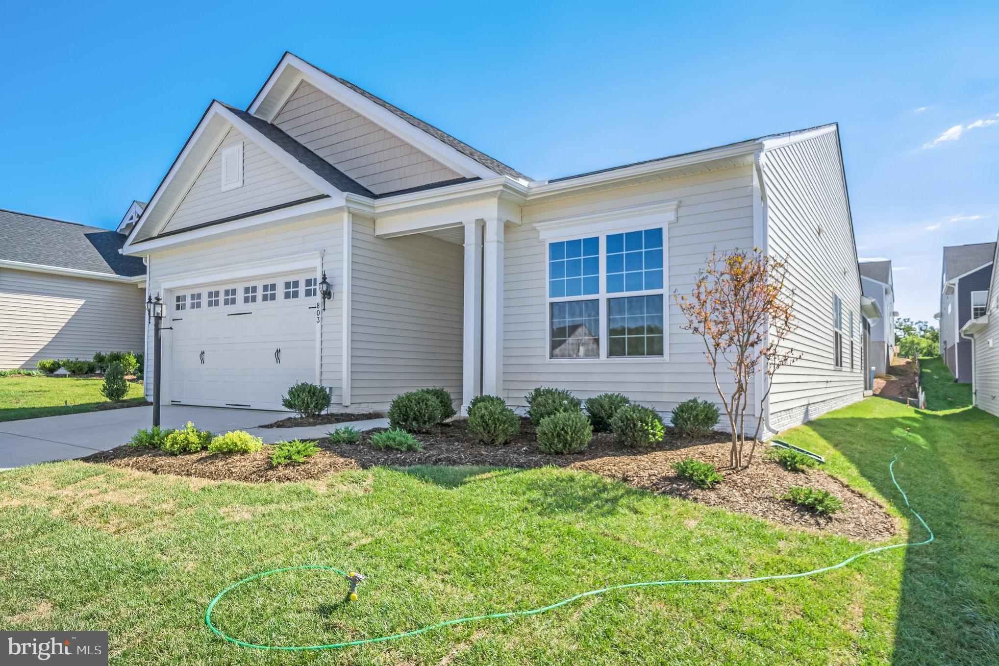 FOUR SEASONS - Residential