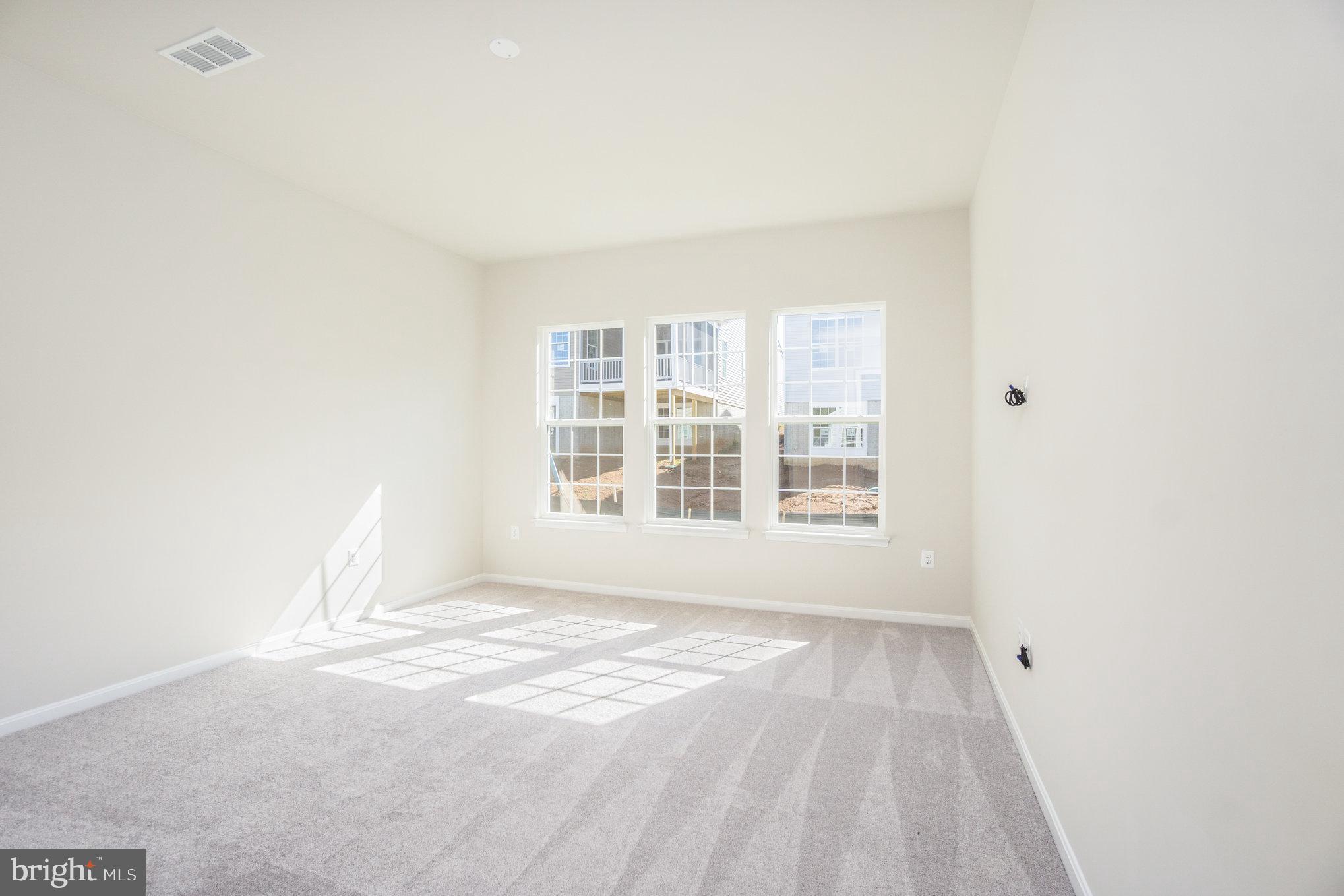 FOUR SEASONS - Residential