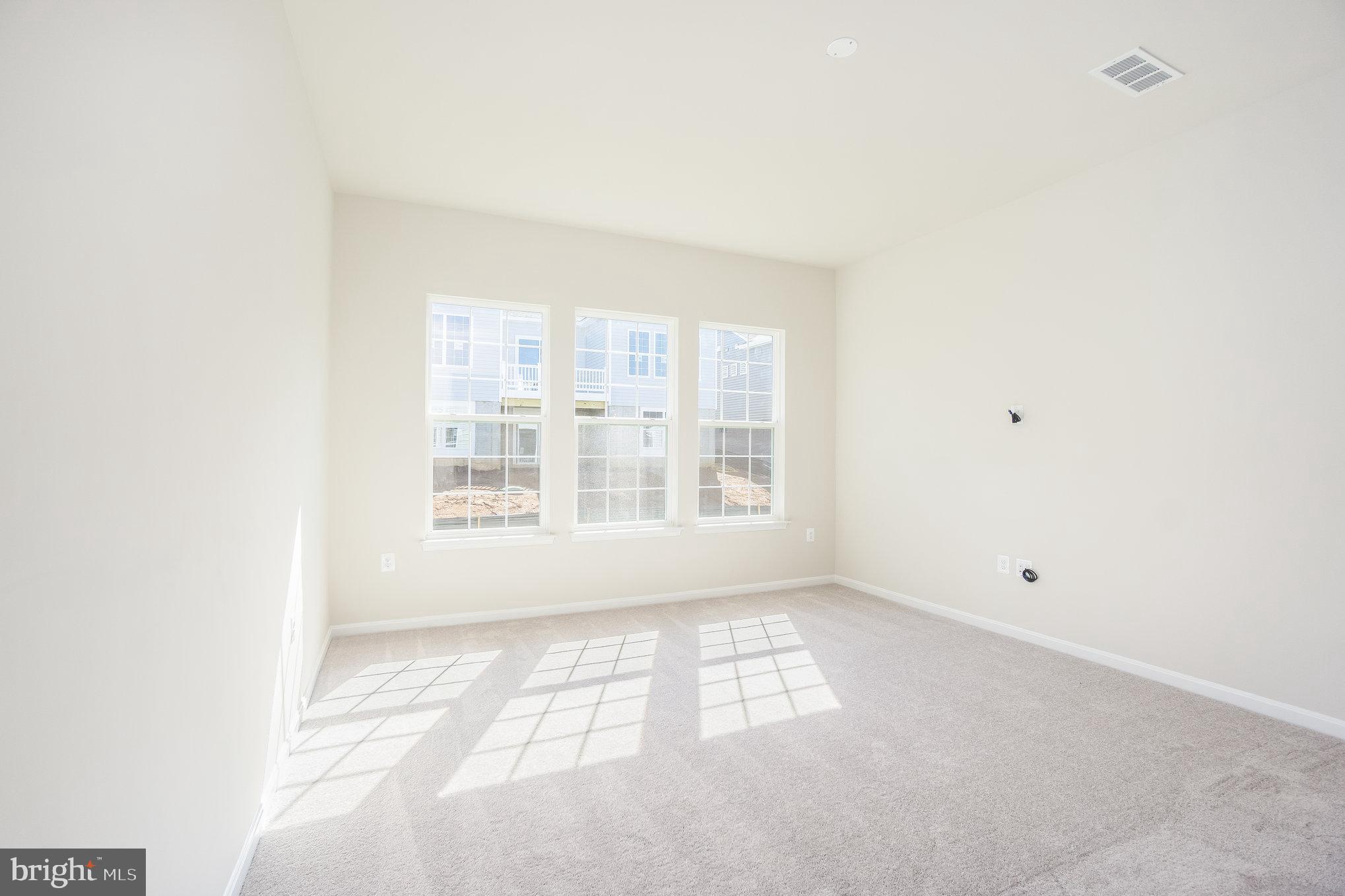 FOUR SEASONS - Residential