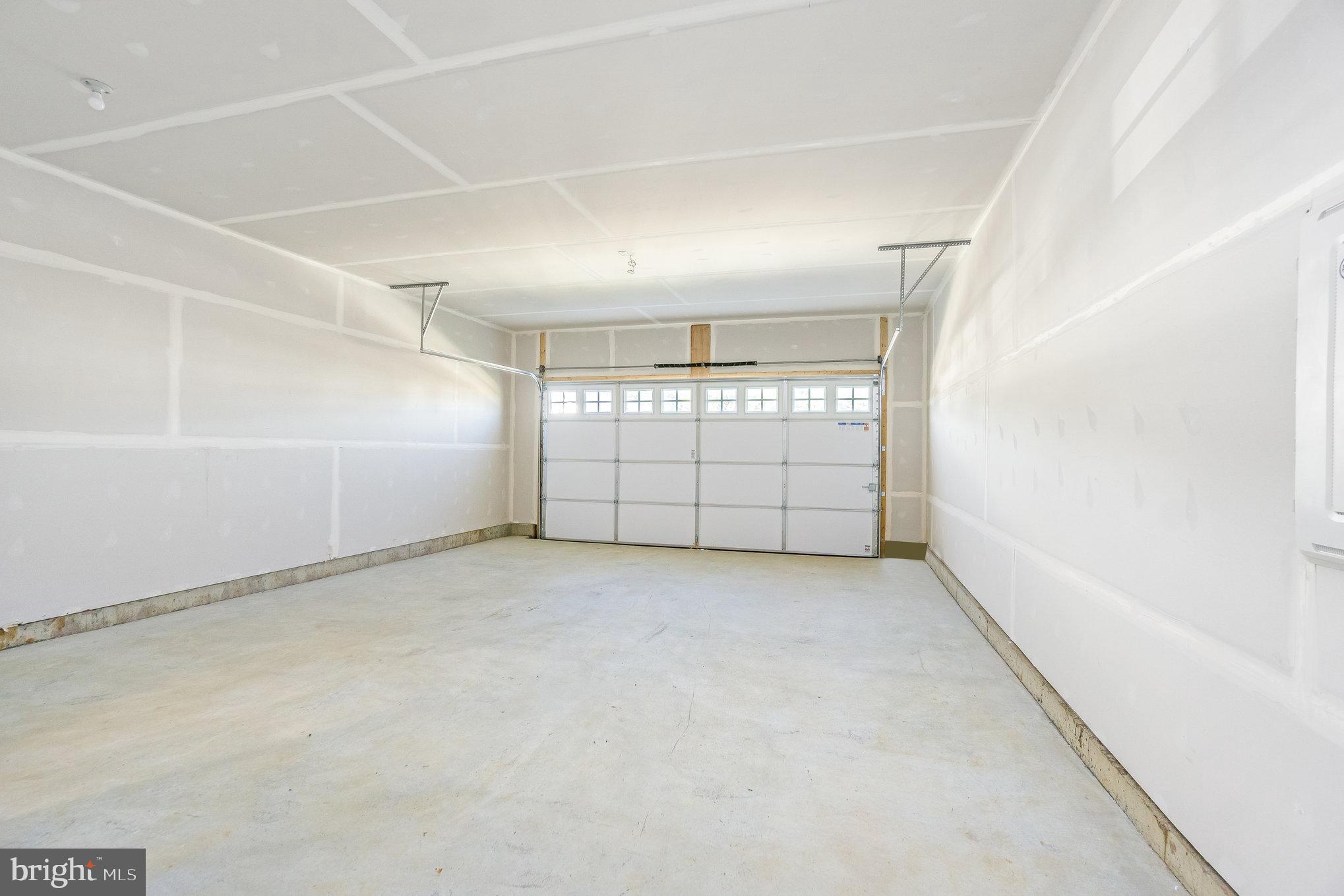 FOUR SEASONS - Residential