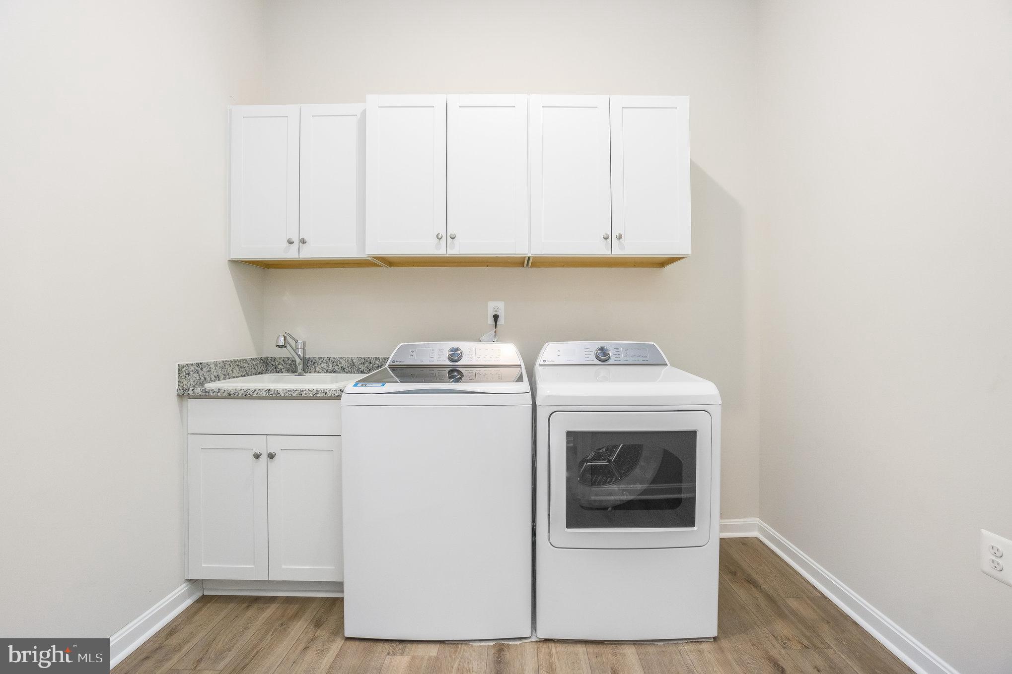 FOUR SEASONS - Residential