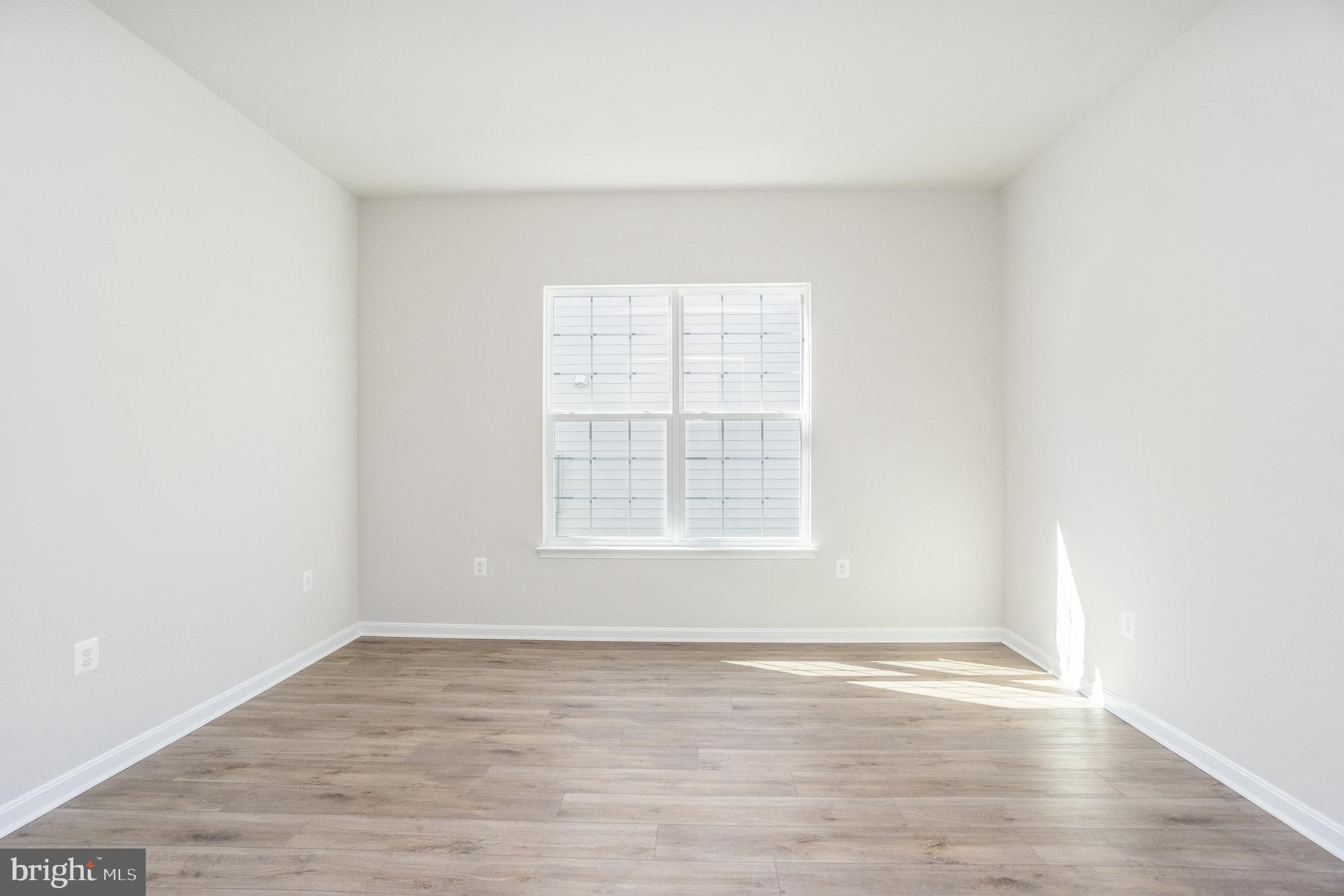 FOUR SEASONS - Residential