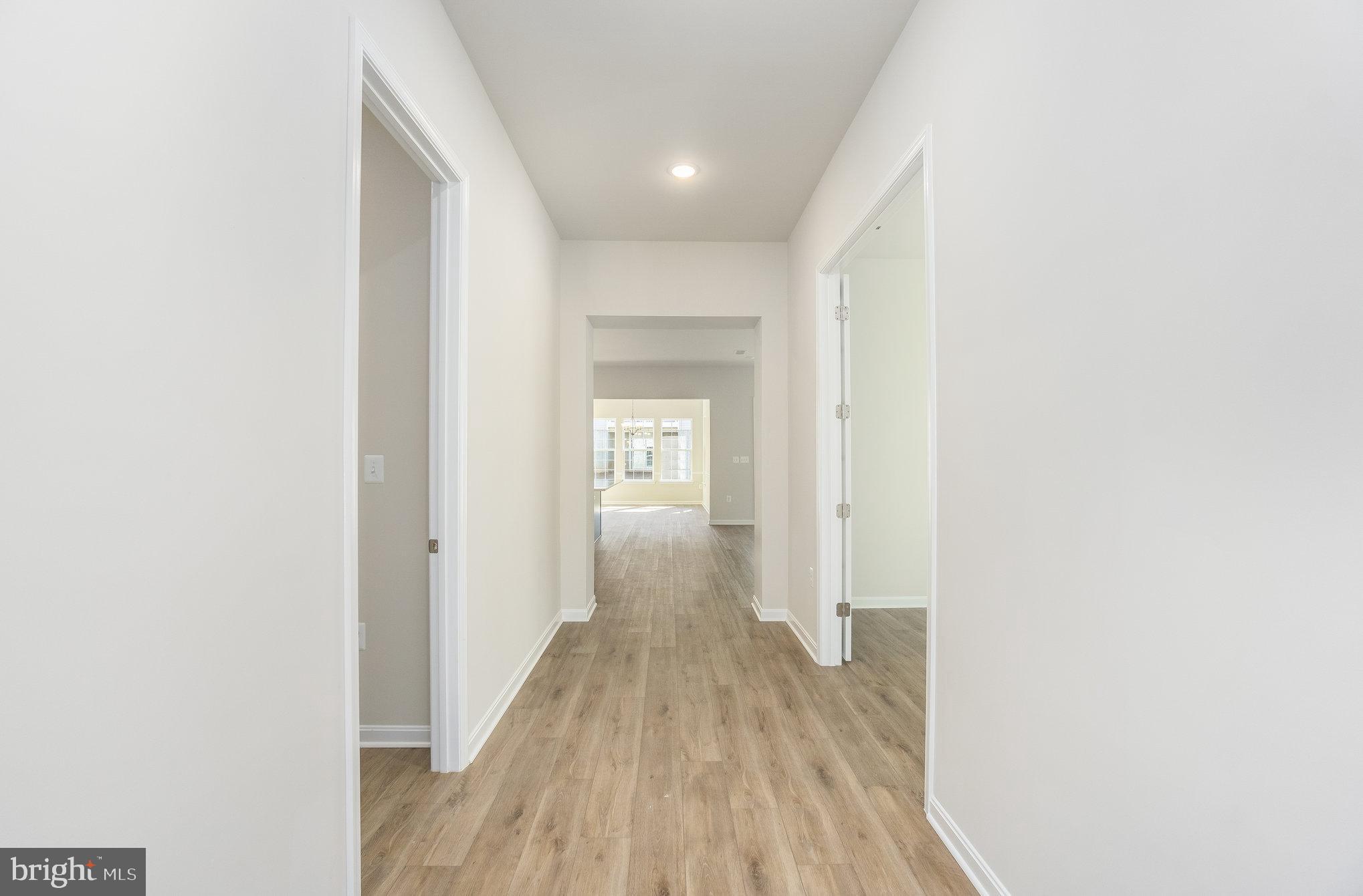 FOUR SEASONS - Residential